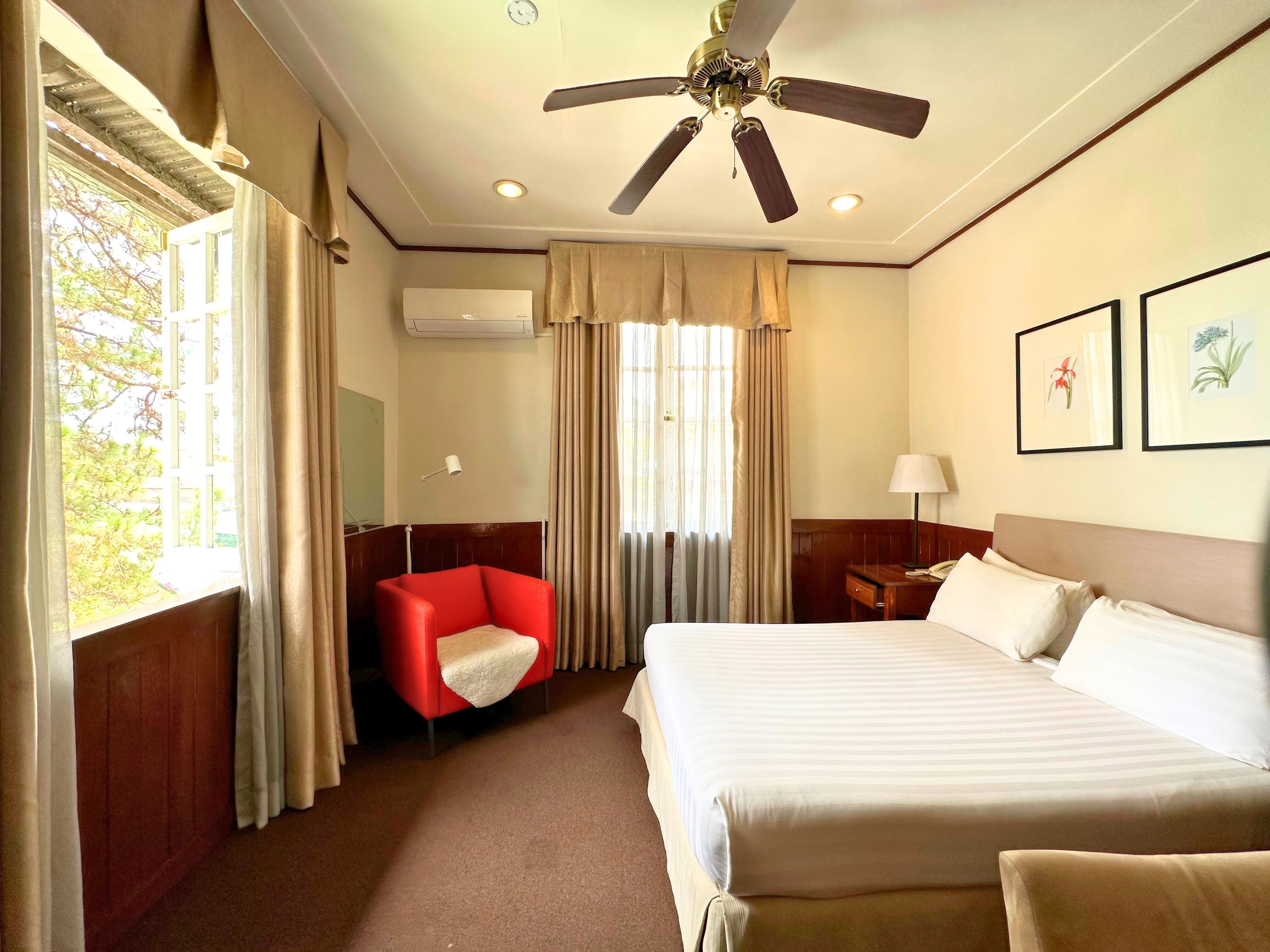 Double or Twin Deluxe Queen Bed