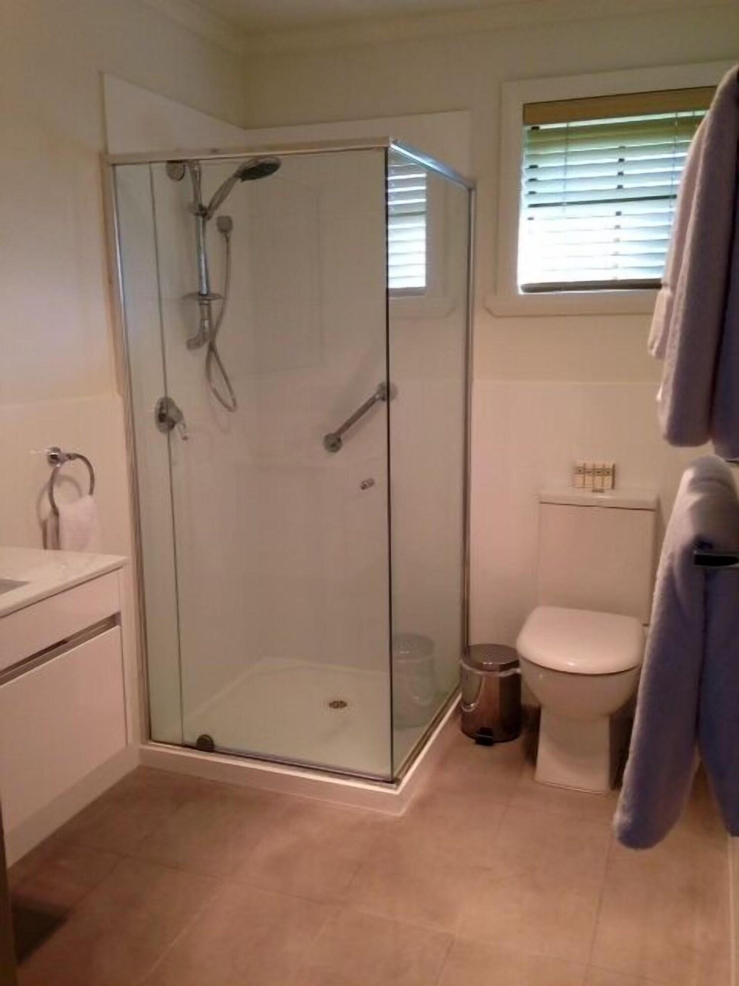 Villa Queen Size Bed