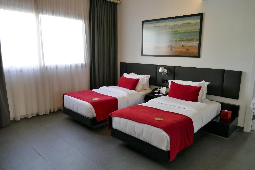 Studio King Size Bed