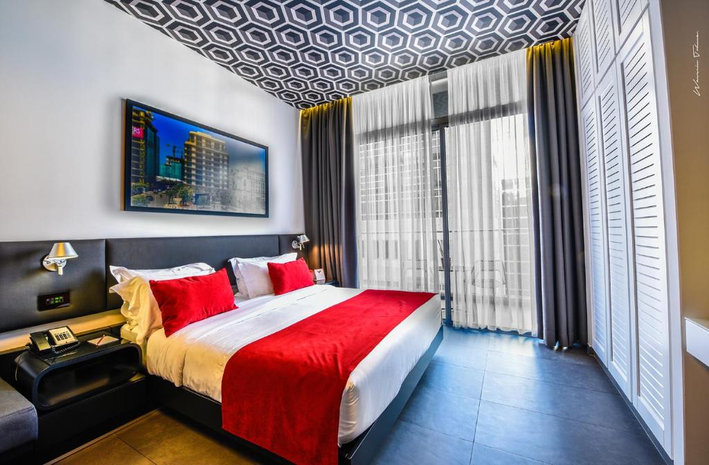 Studio King Size Bed