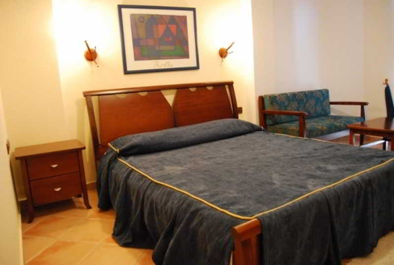 Double Deluxe One Bed