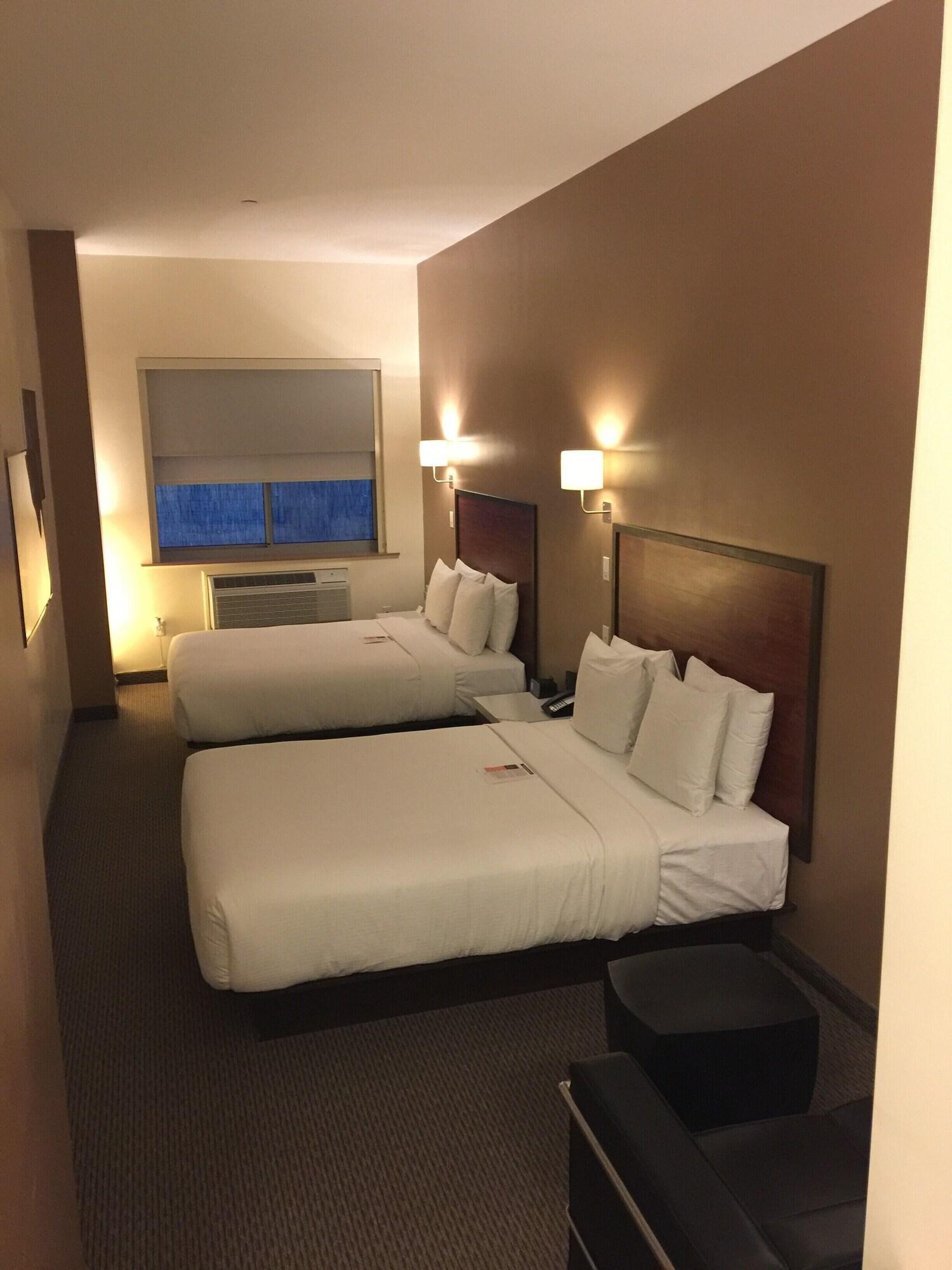 Family Room Two Queen Beds