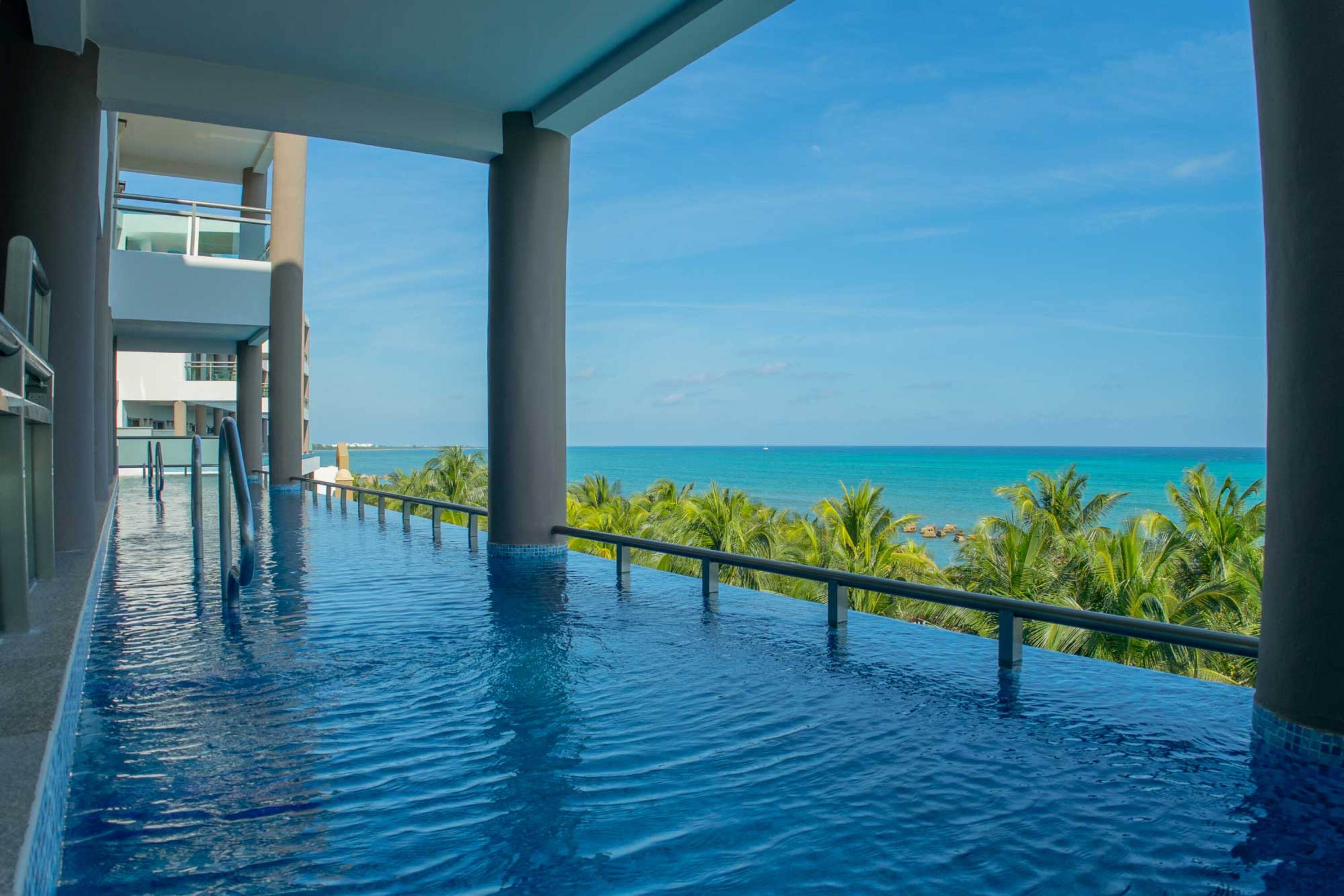 Suite Sea View Pool View