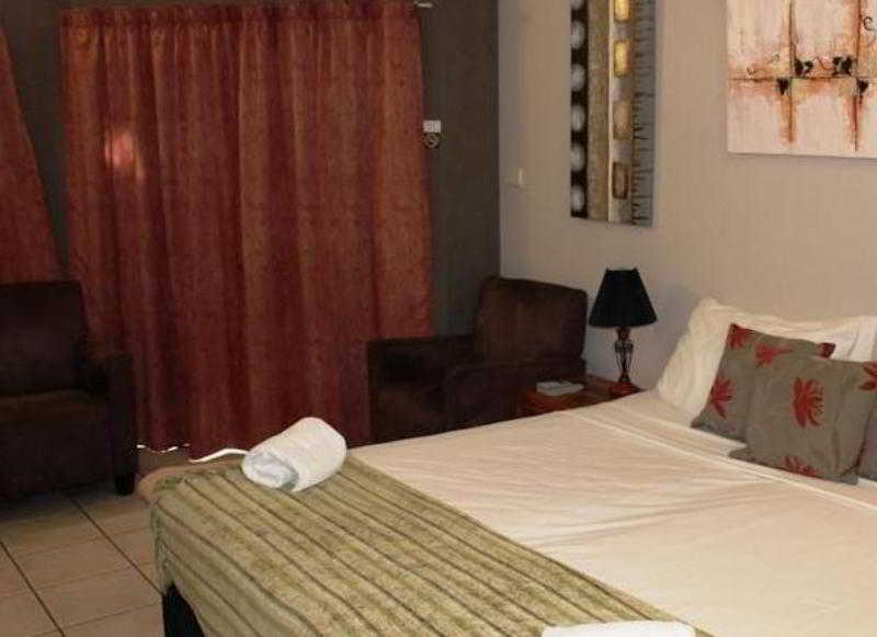 Studio Queen Size Bed