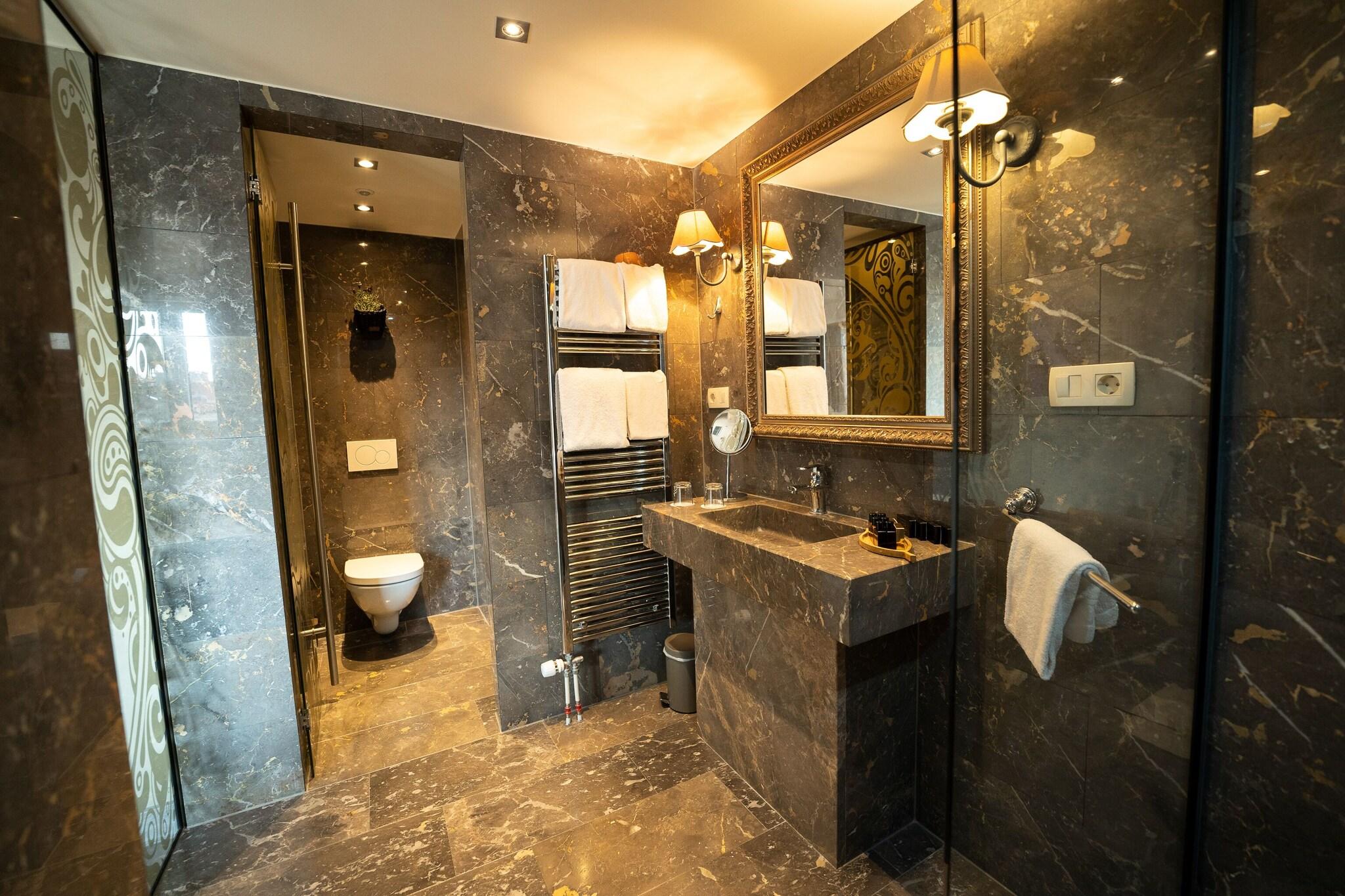 Suite City View Queen Bed