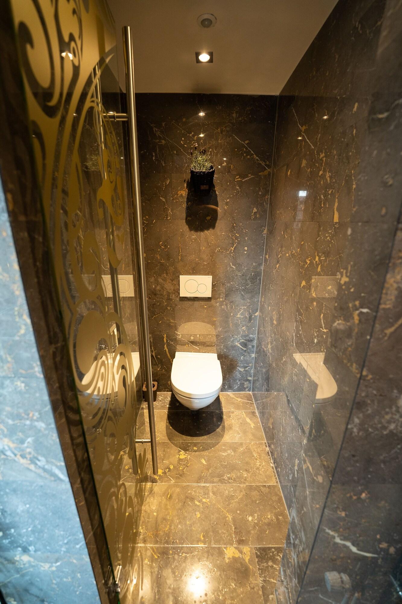 Suite City View Queen Bed