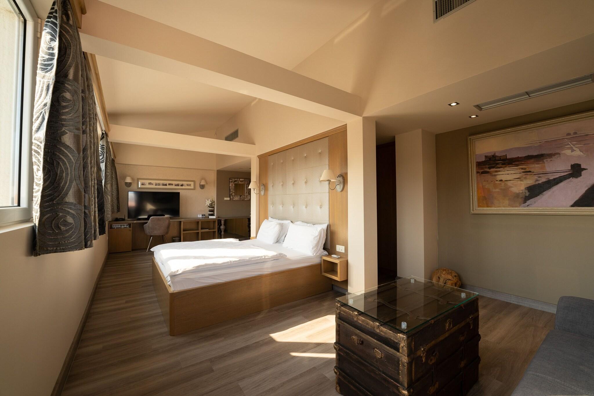 Suite City View Queen Bed