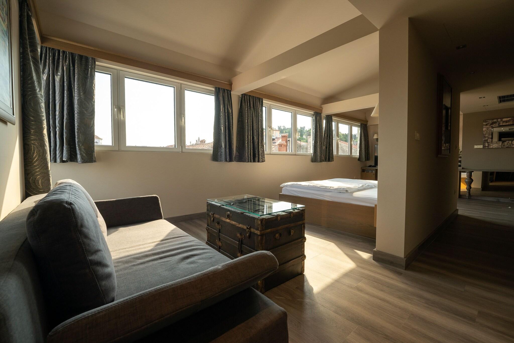 Suite City View Queen Bed