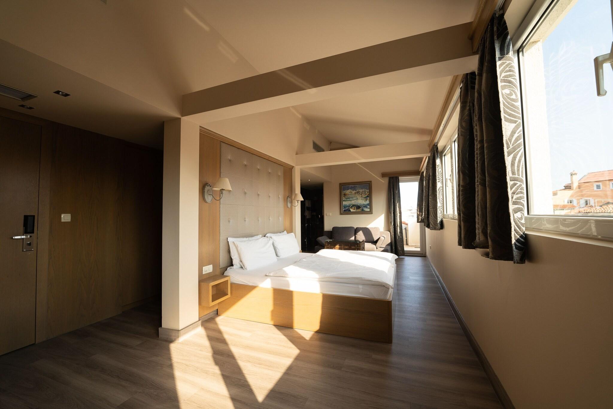 Suite City View Queen Bed