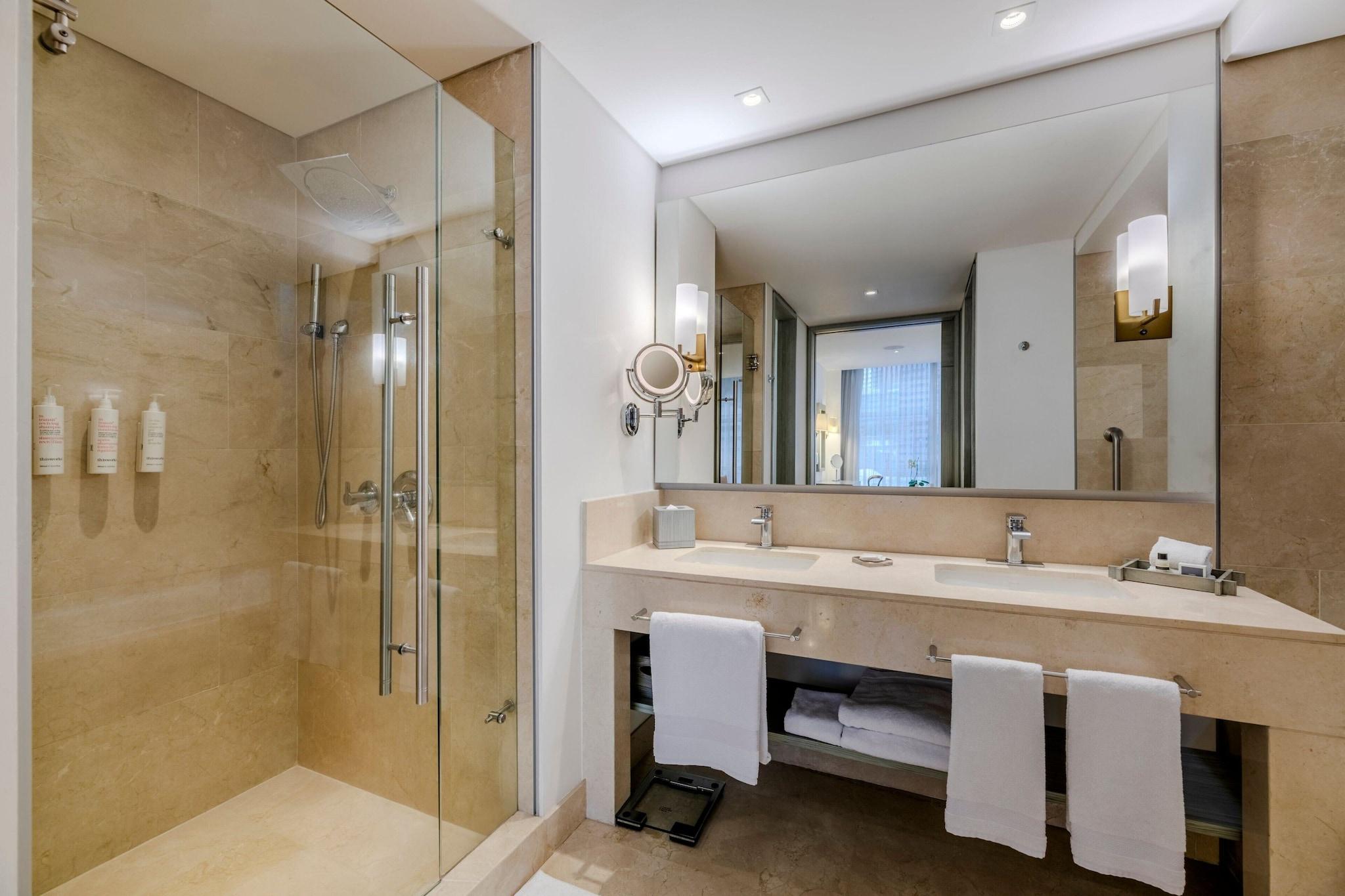 Double Deluxe King Bed