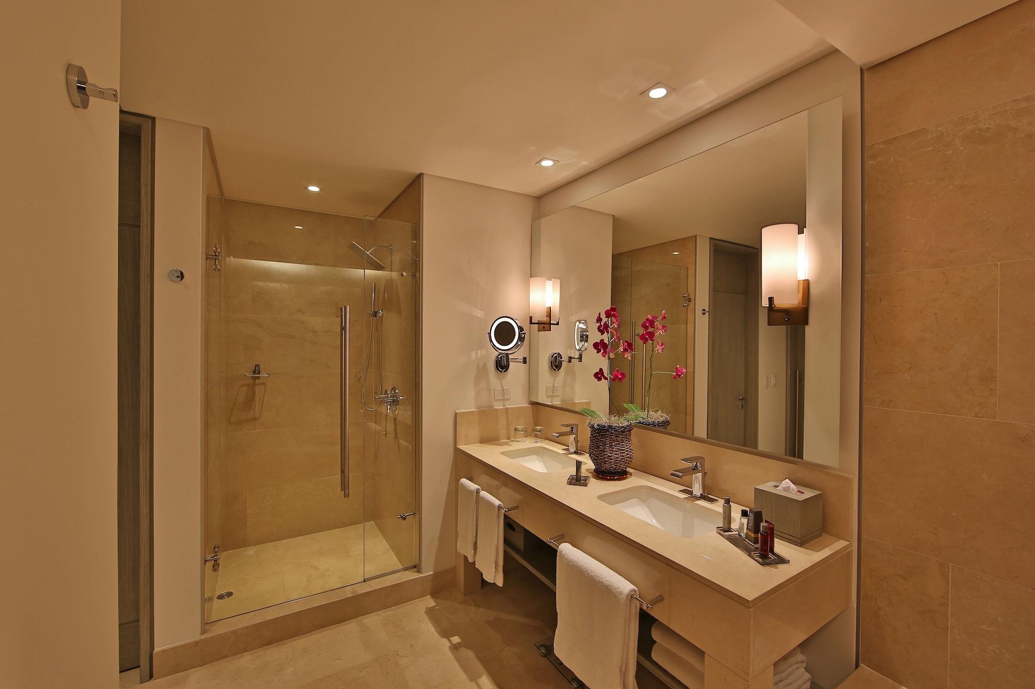 Double Deluxe King Bed