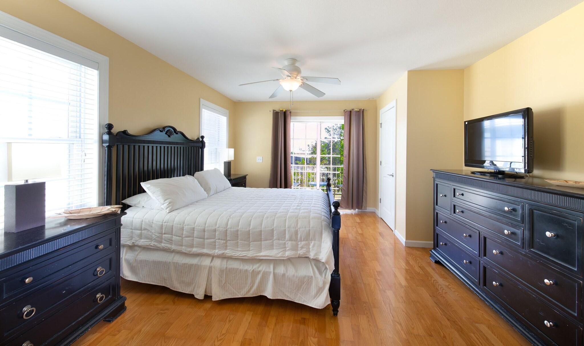 Townhome Three Bedrooms Three Bathrooms