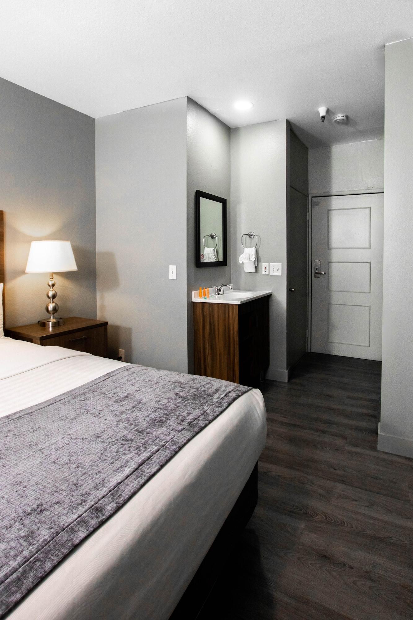 Double Deluxe Queen Bed