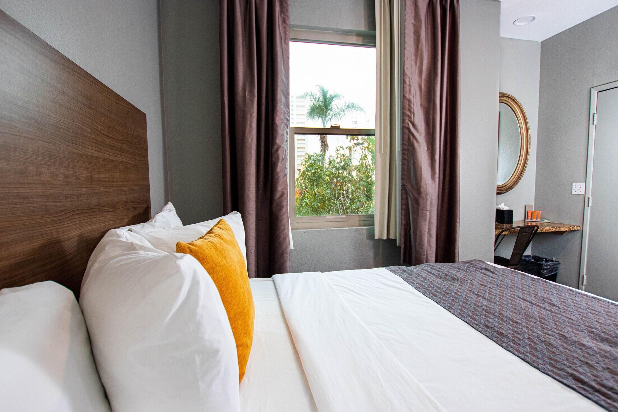 Double Deluxe Queen Bed