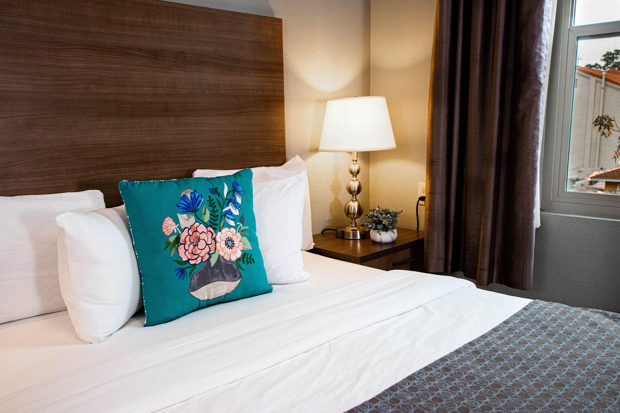 Double Deluxe Queen Bed