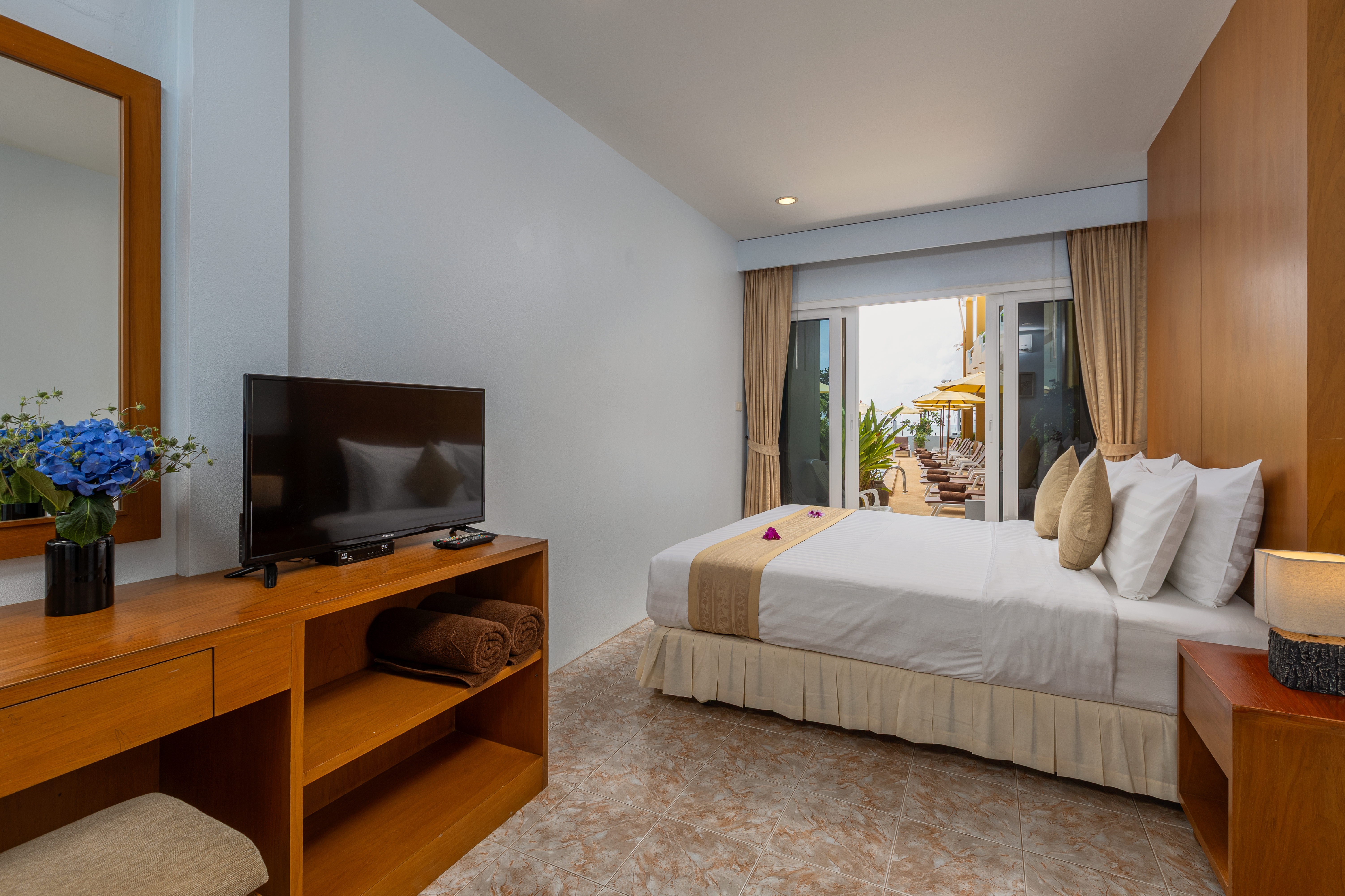 Studio Sea View Pool View