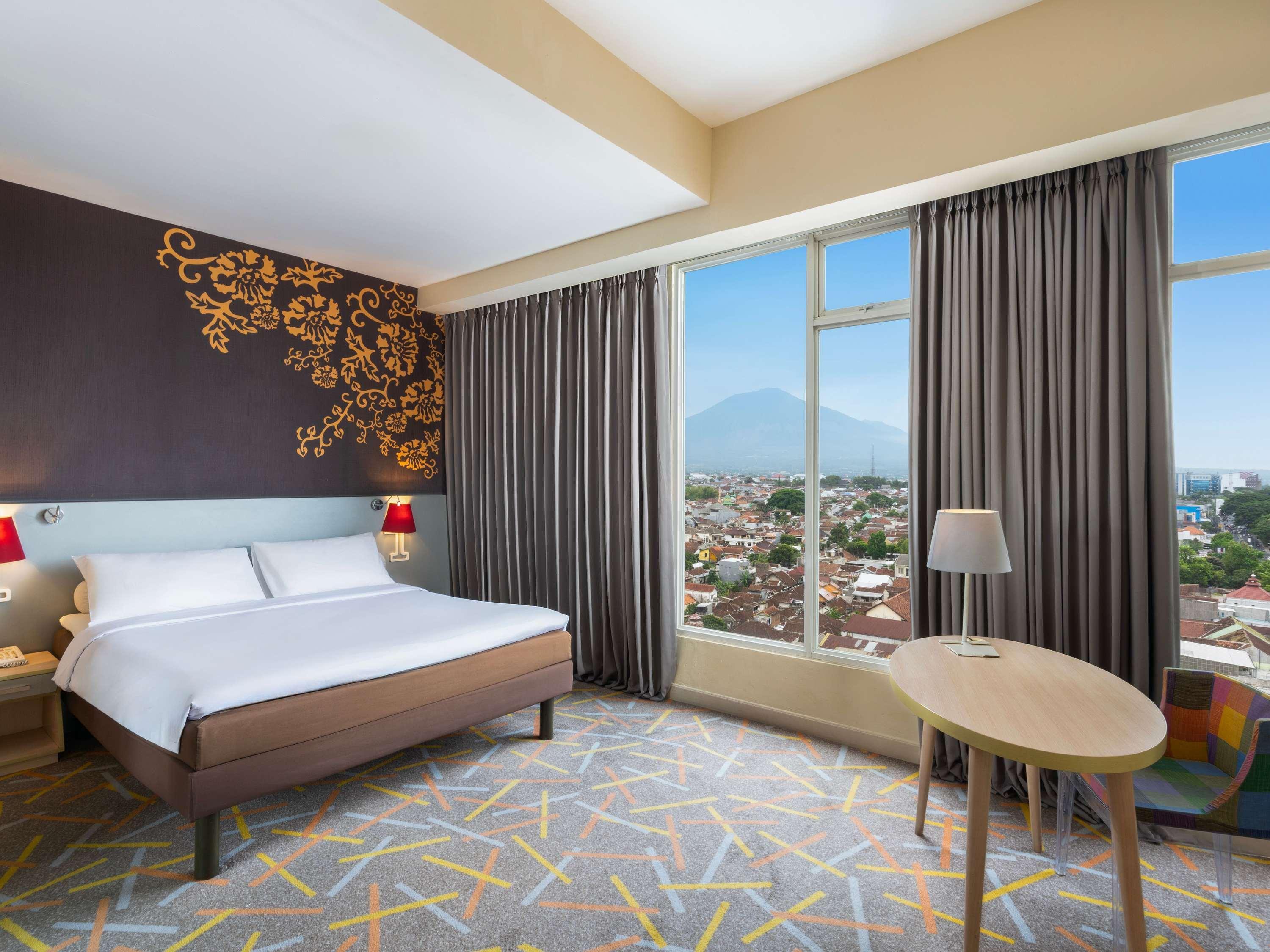 Double Deluxe King Bed