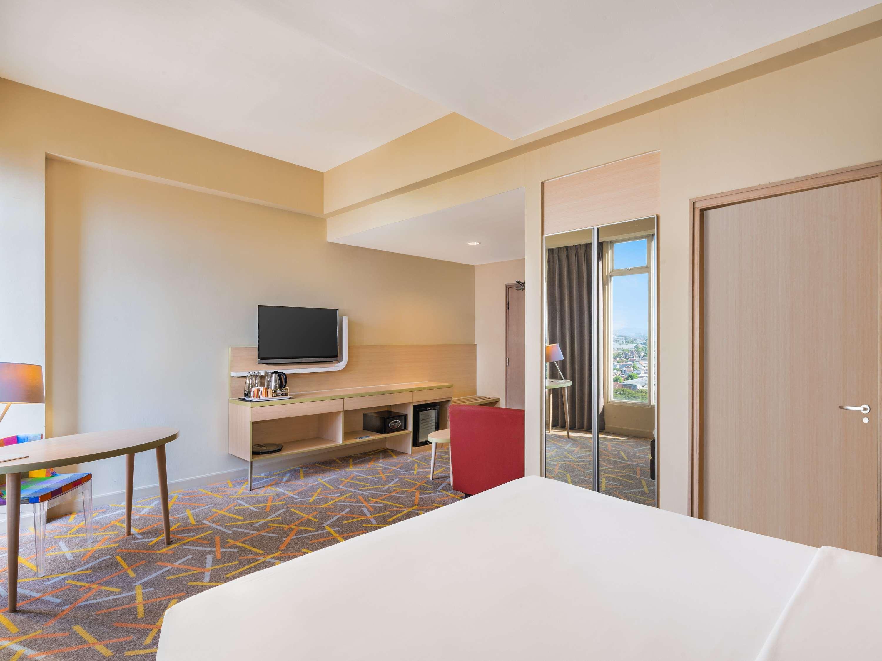 Double Deluxe King Bed