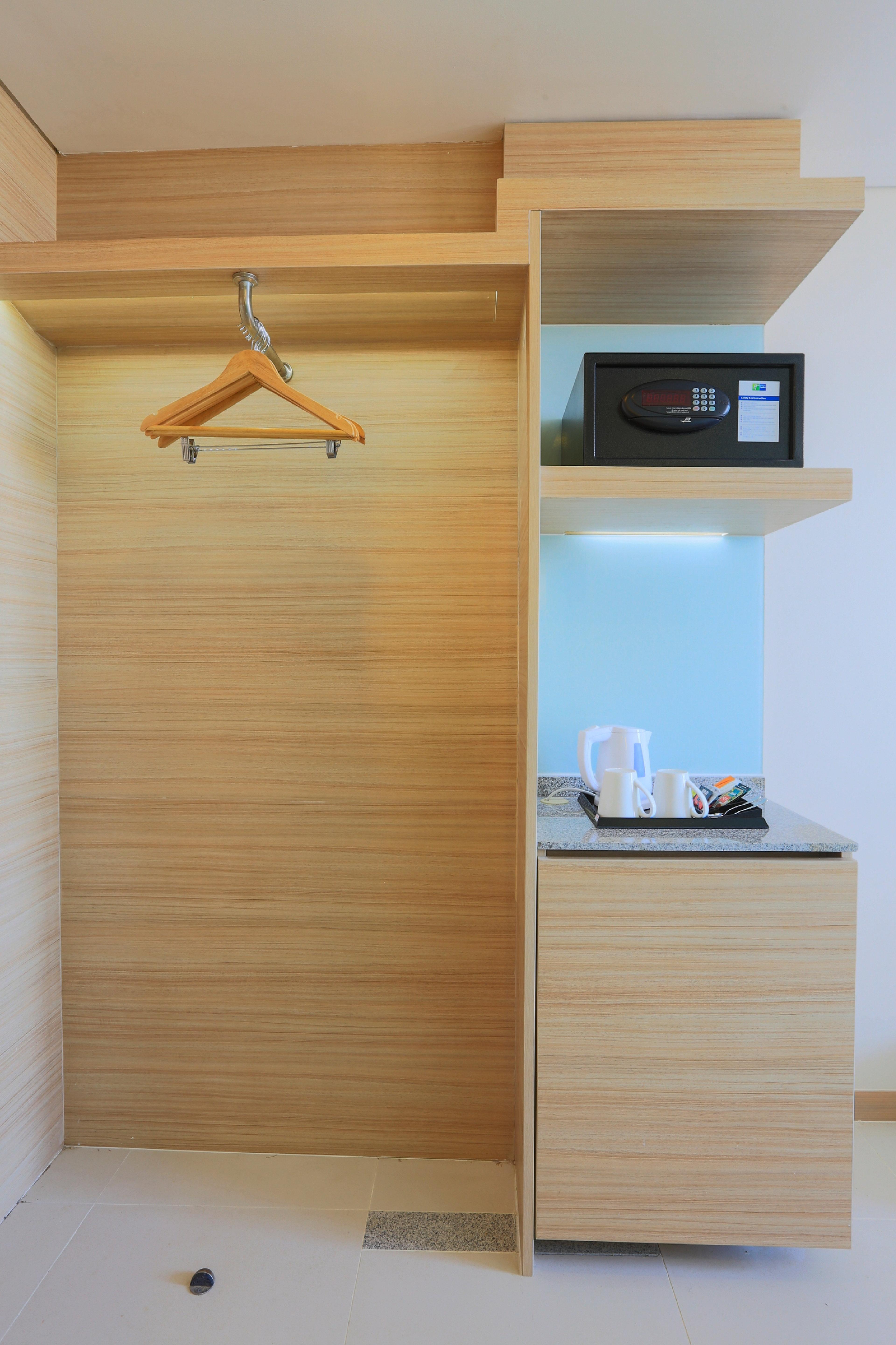 Double City View Queen Bed