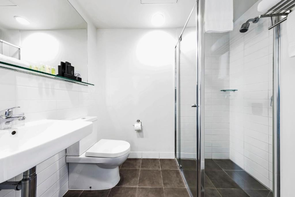 Studio Queen Size Bed