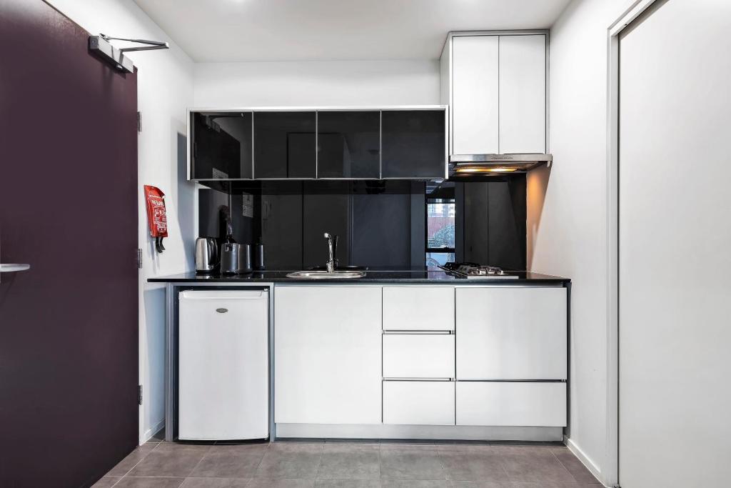 Studio Queen Size Bed