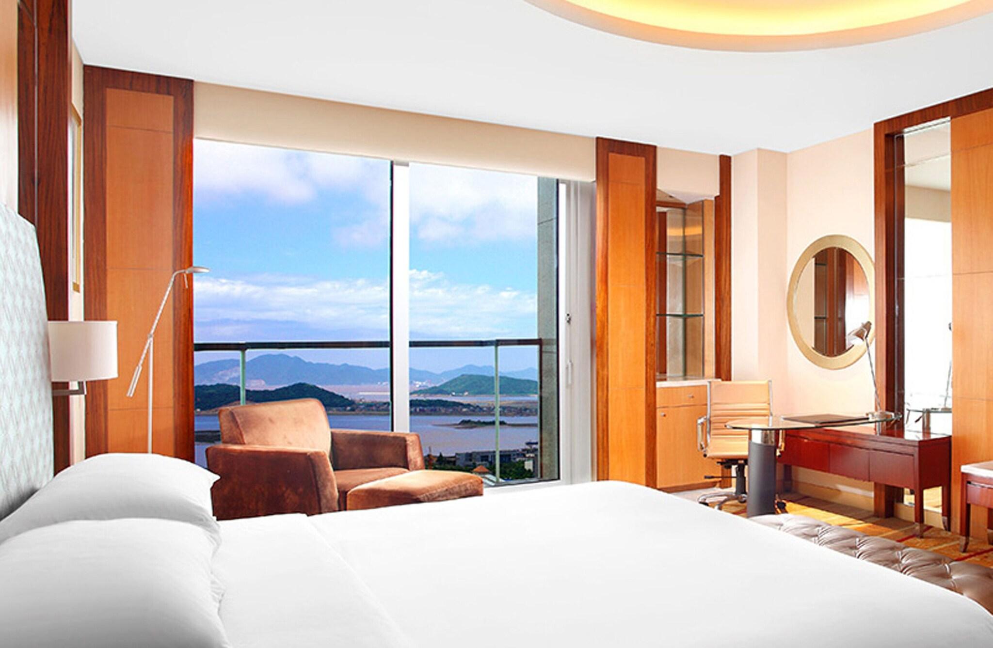 Double City View King Bed