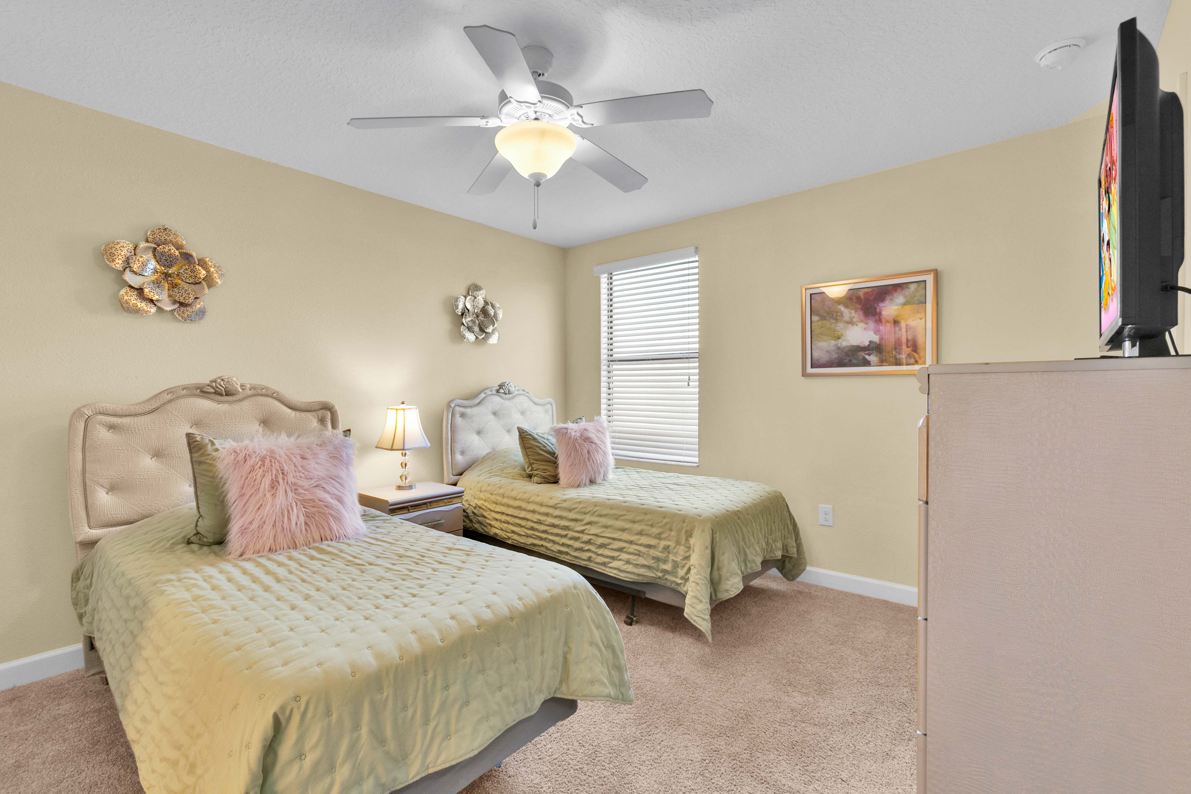 Home Eight Bedrooms with More Than Three Bathrooms