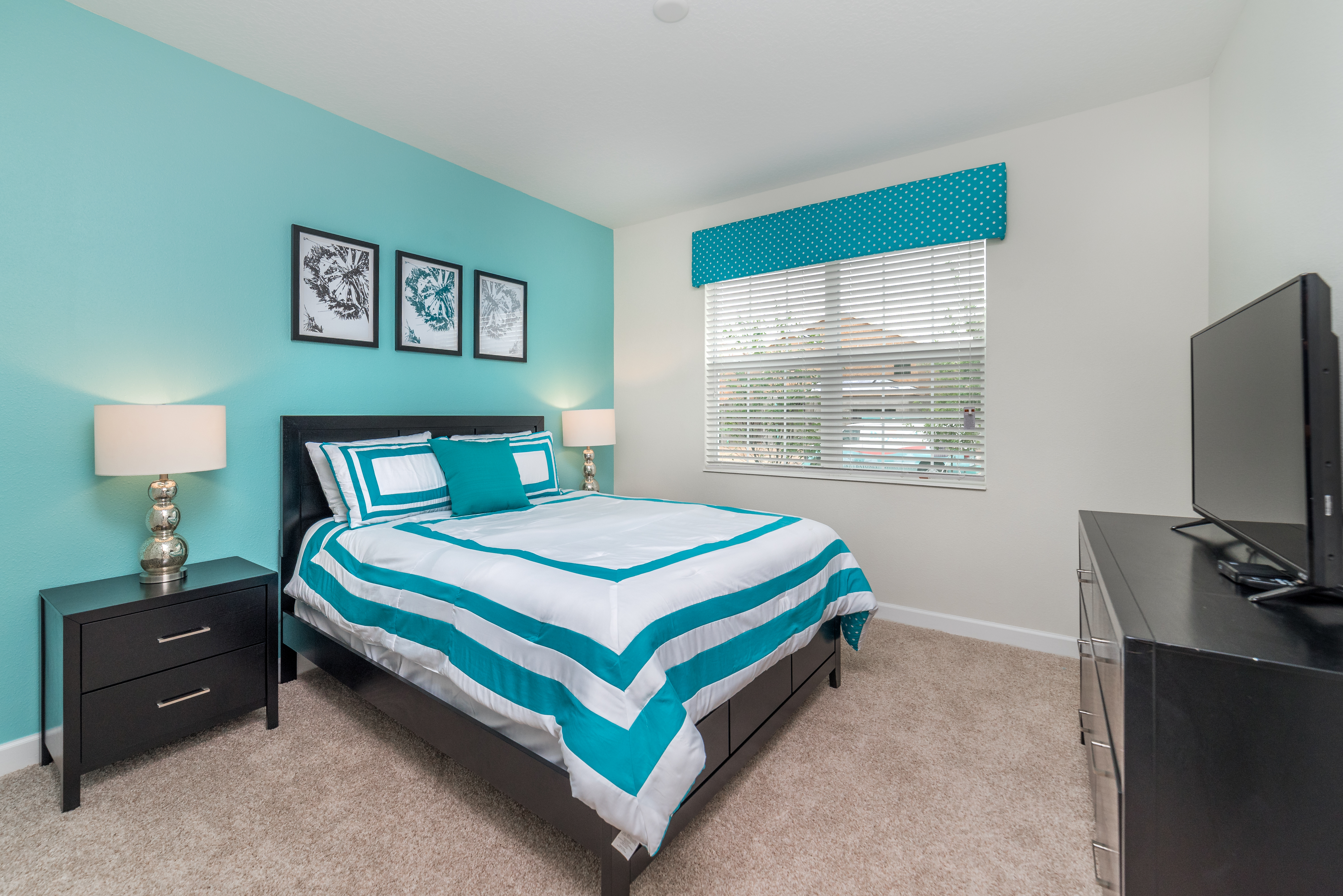 Home Six Bedrooms with Private Pool