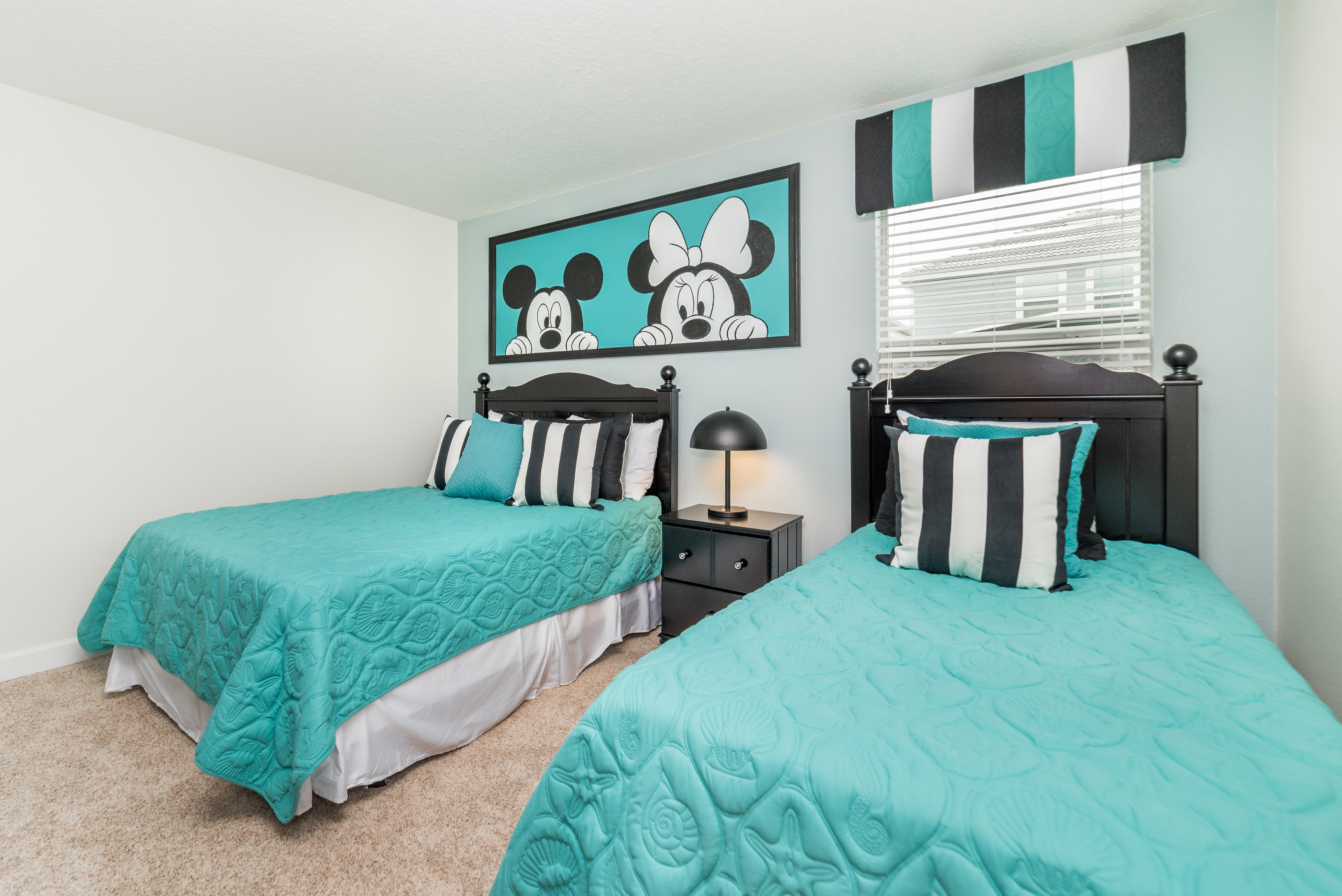 Home Six Bedrooms with Private Pool