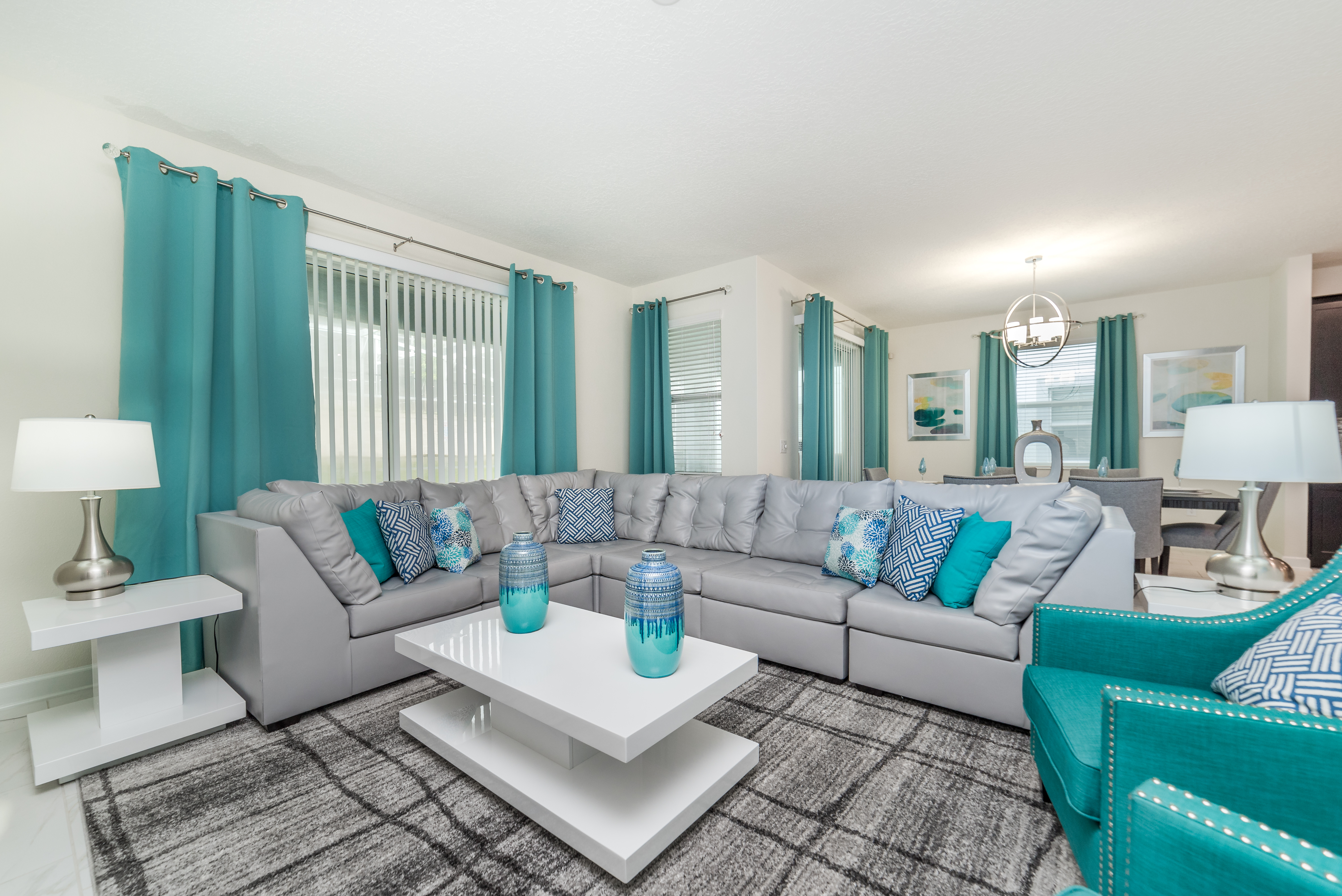 Home Six Bedrooms with Private Pool