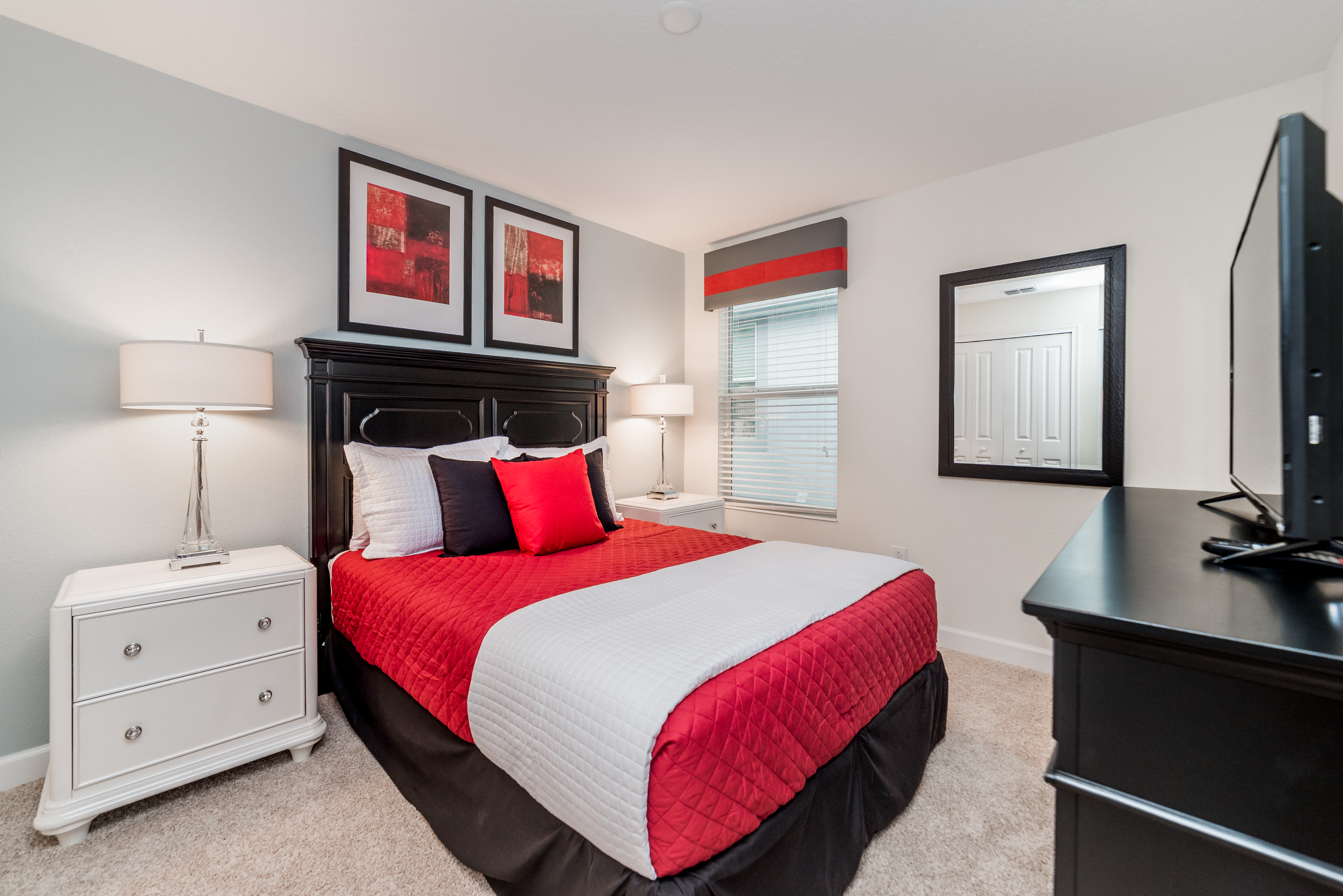 Home Six Bedrooms with Private Pool