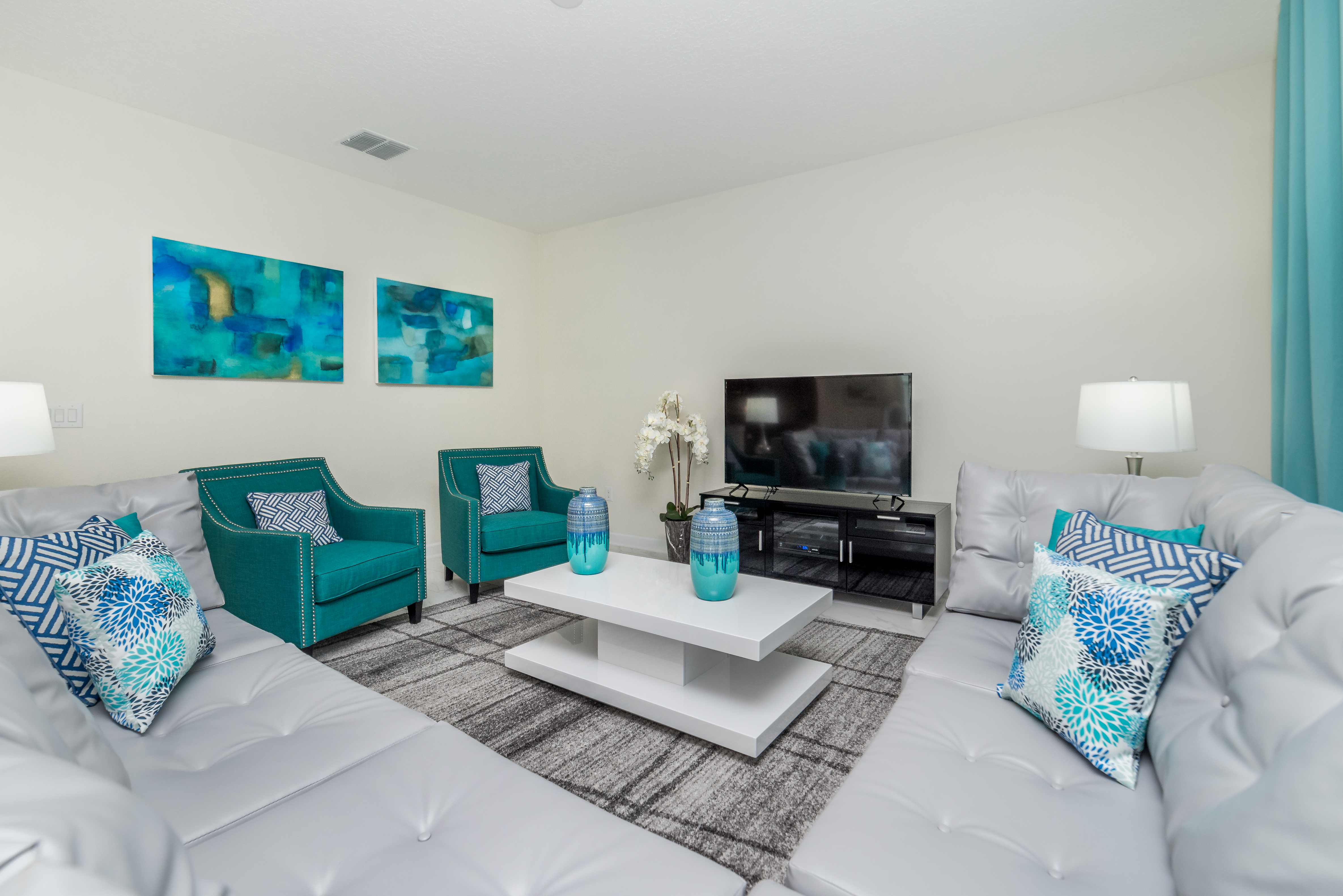 Home Six Bedrooms with Private Pool