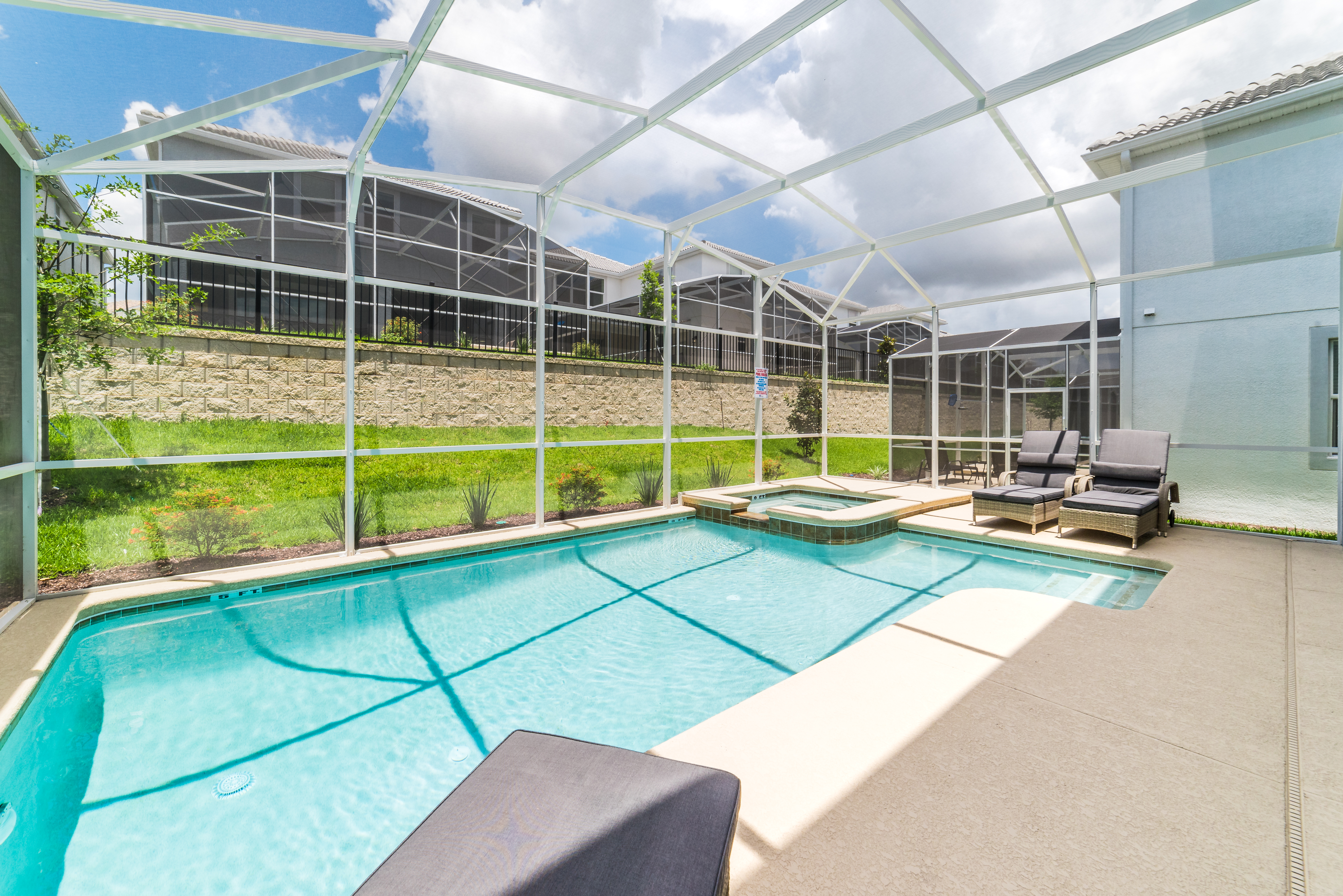 Home Six Bedrooms with Private Pool