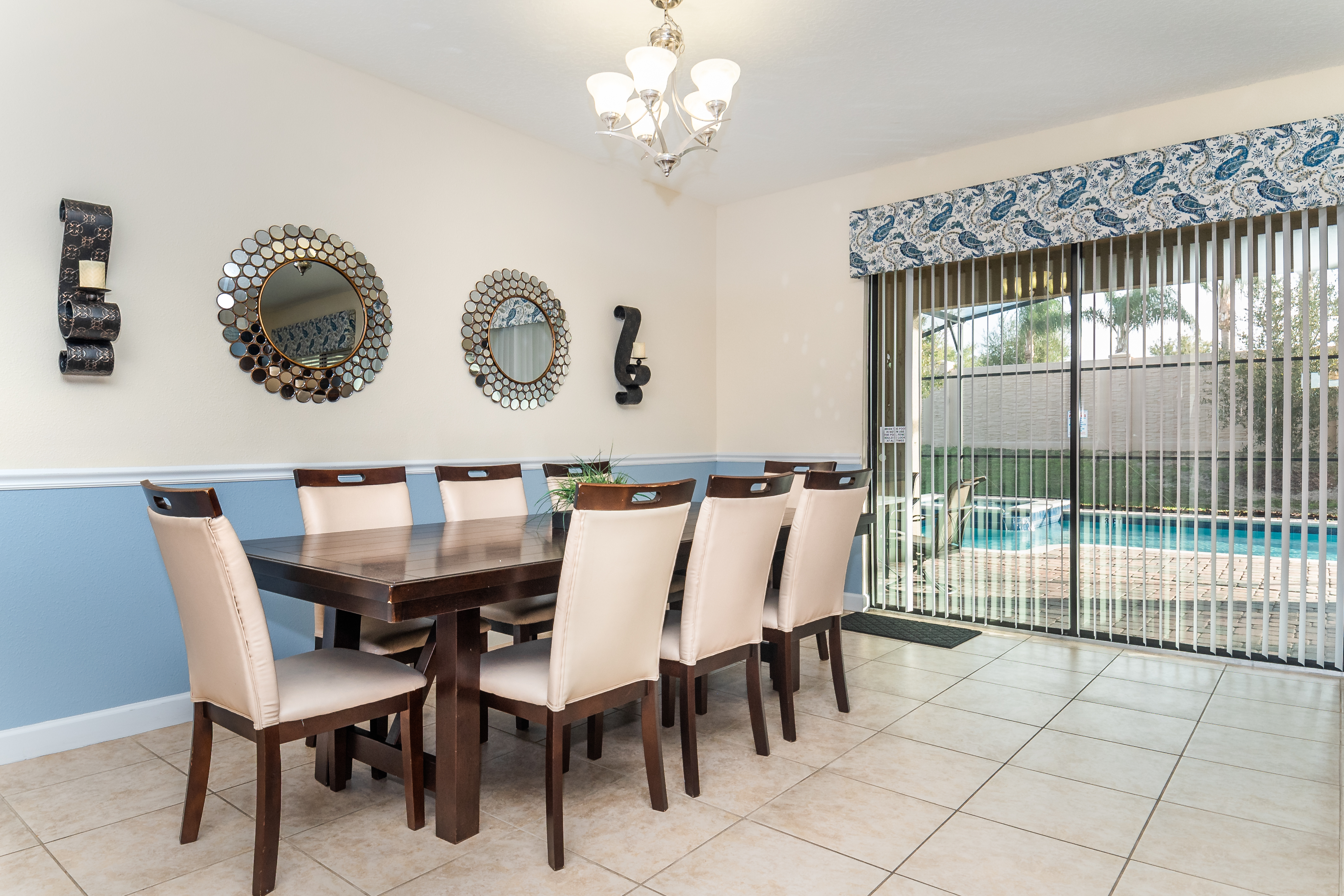 Home Eight Bedrooms with Private Pool