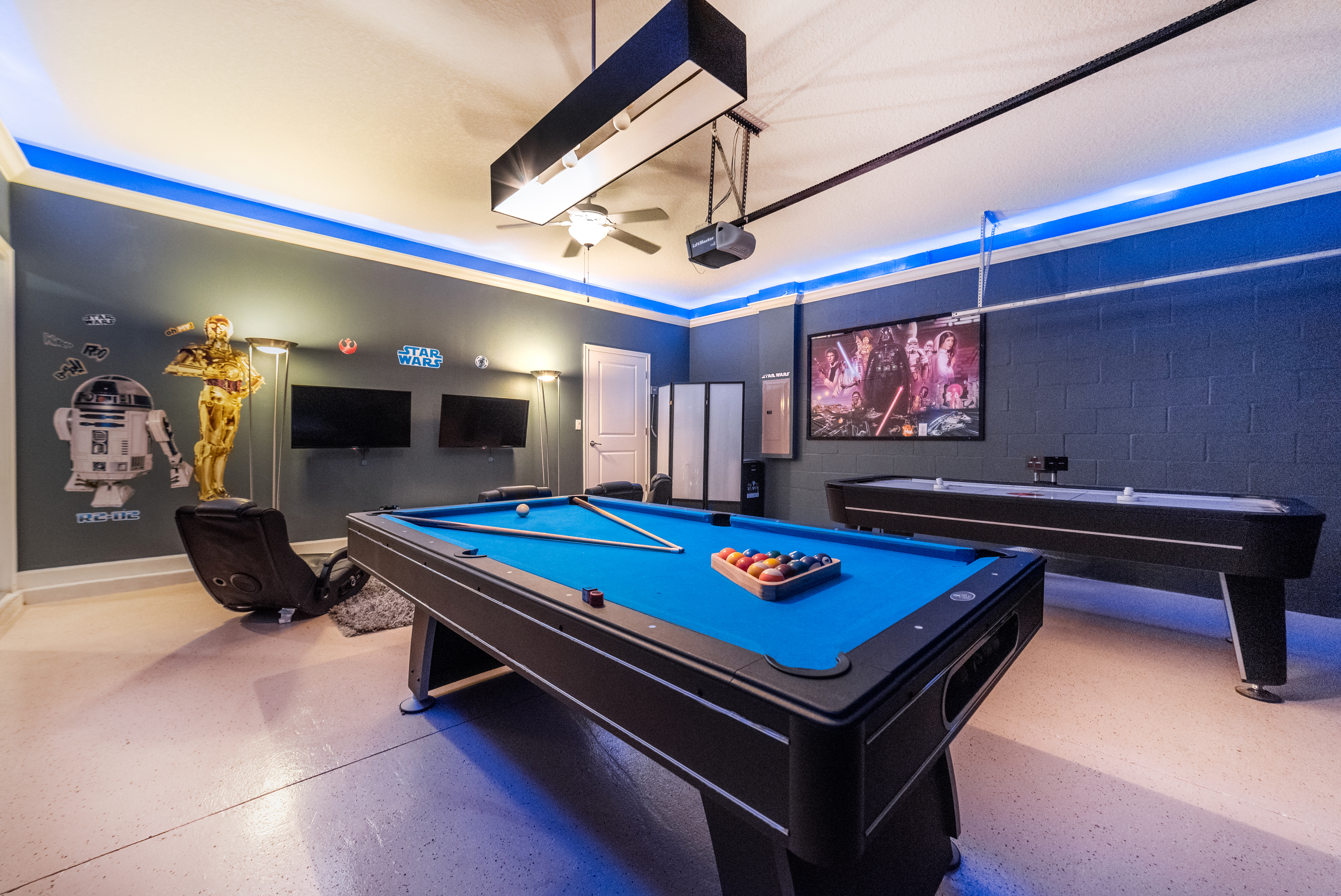 Home Eight Bedrooms with Private Pool