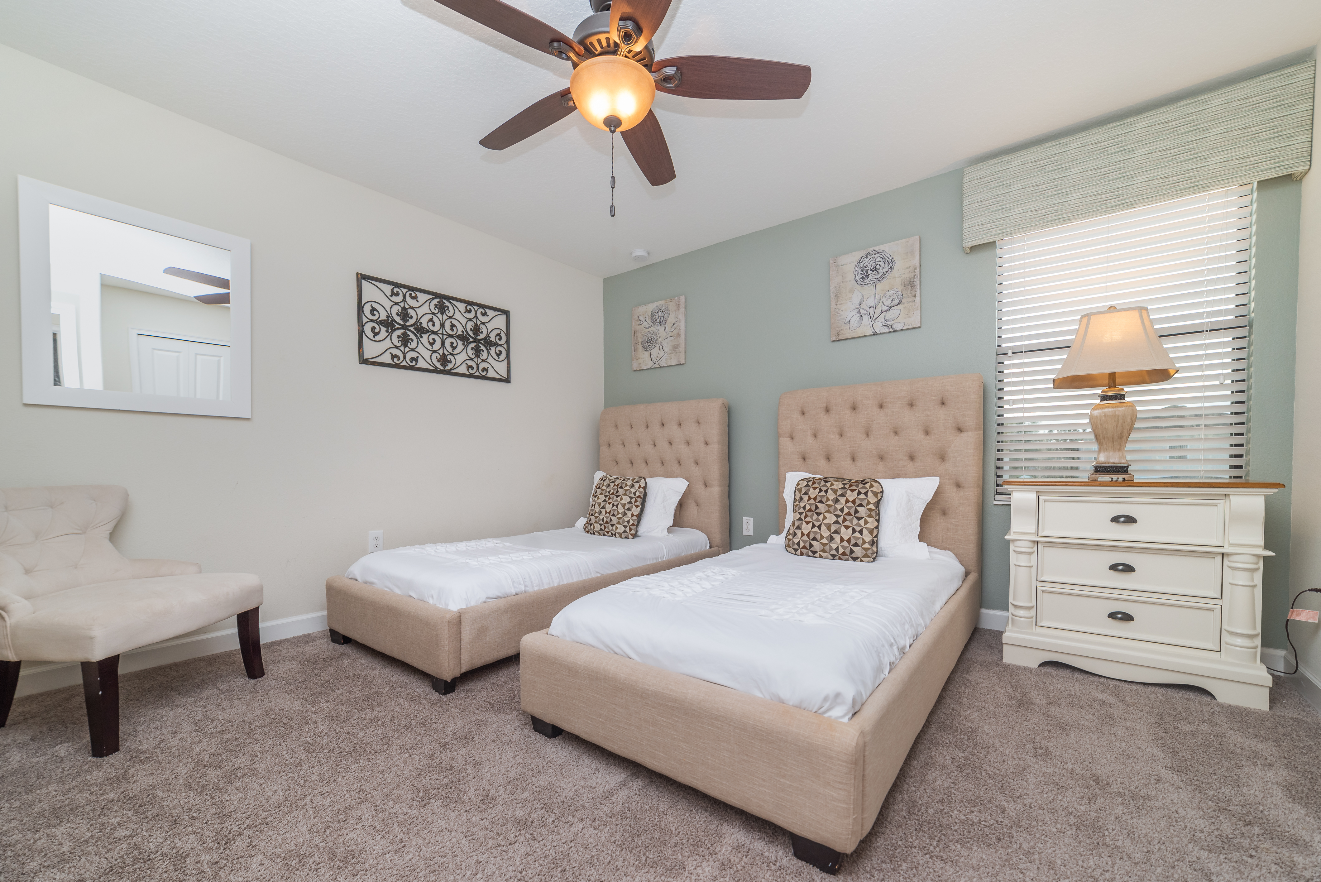 Home Eight Bedrooms with Private Pool