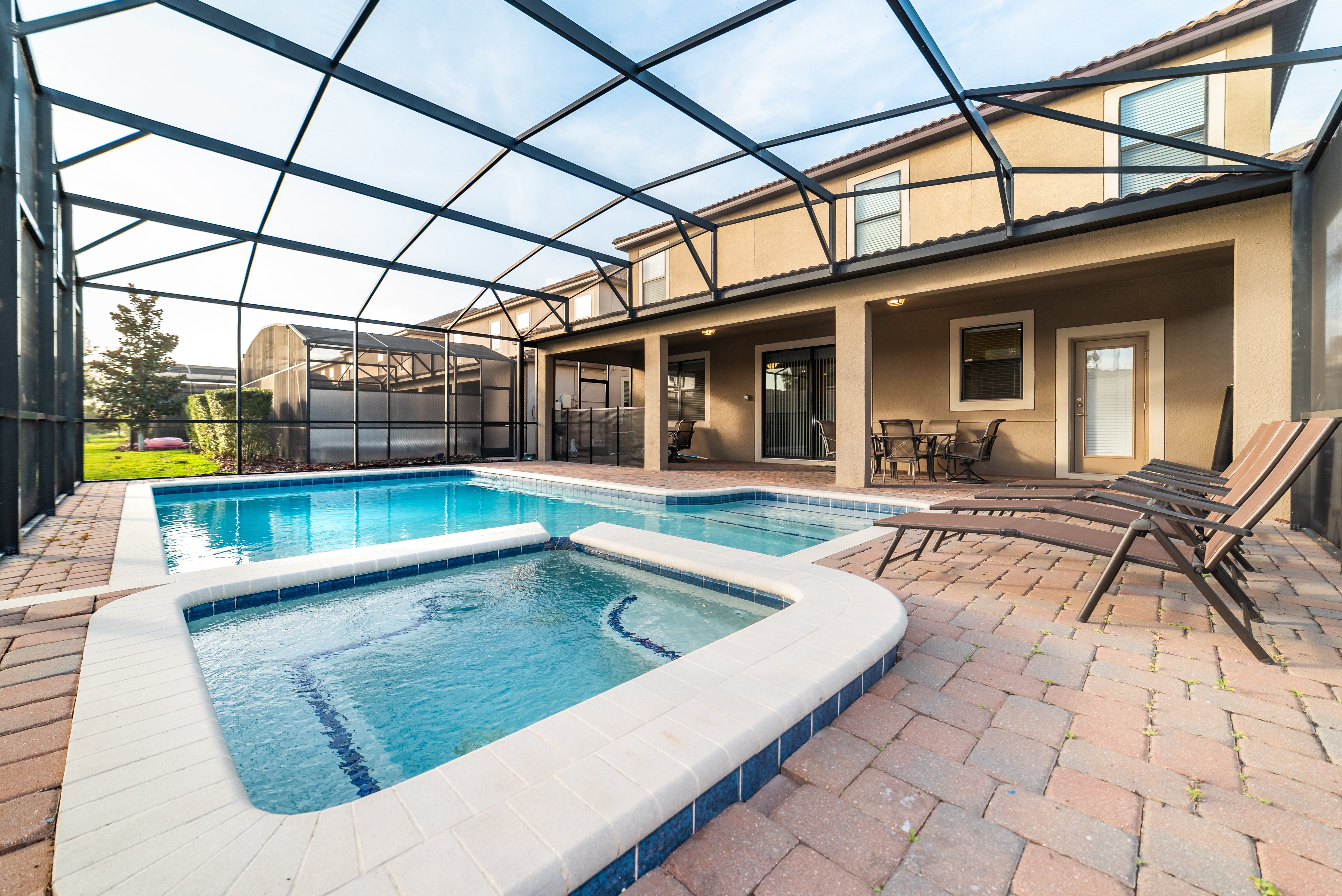 Home Nine Bedrooms with More Than Three Bathrooms