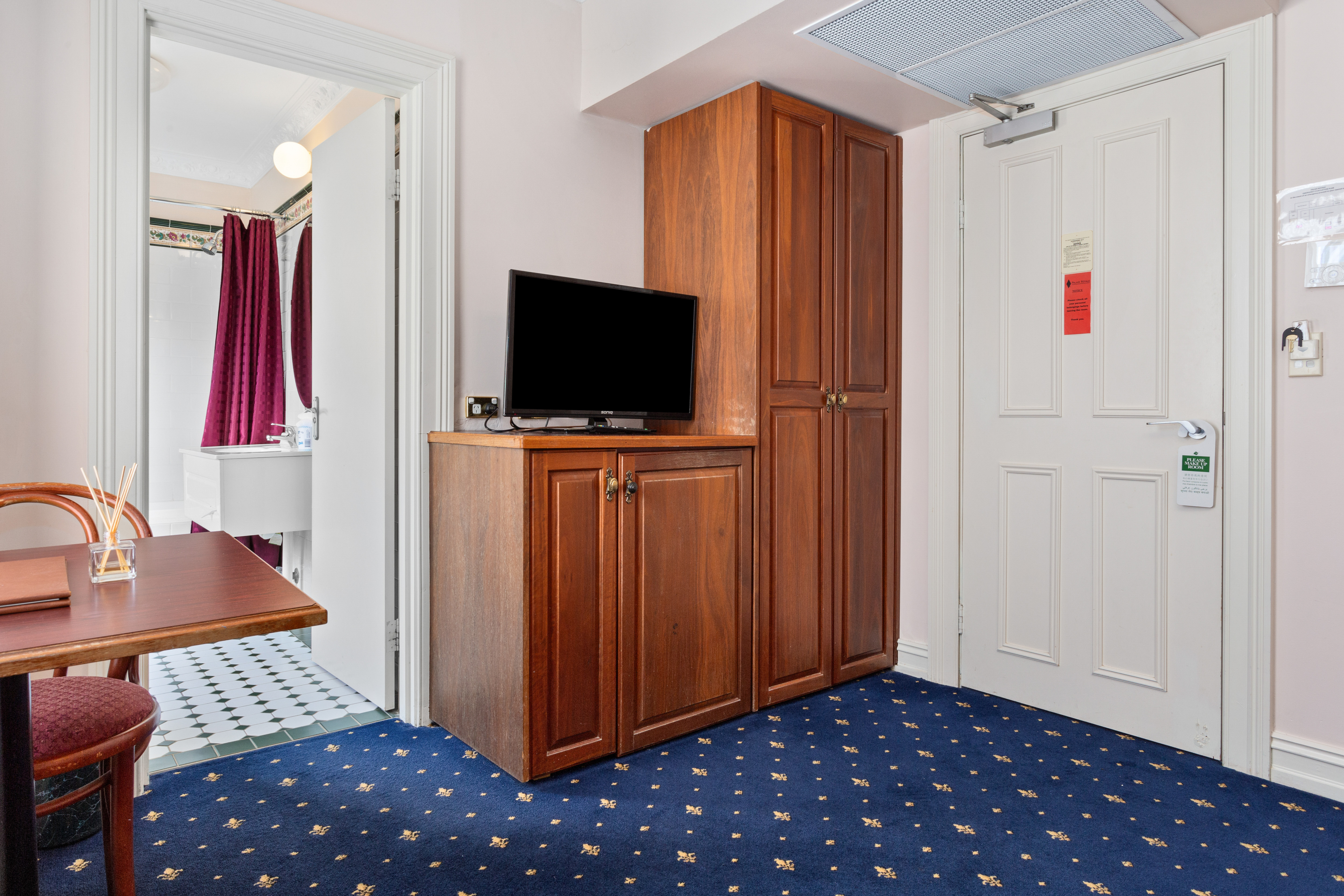 Double or Twin One Bed