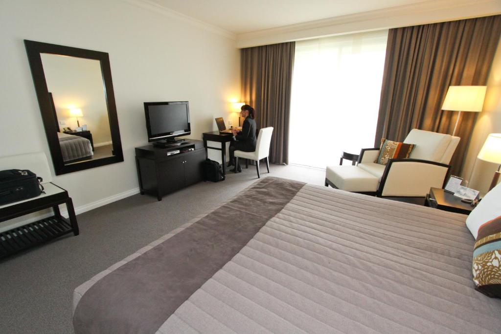 Studio King Size Bed