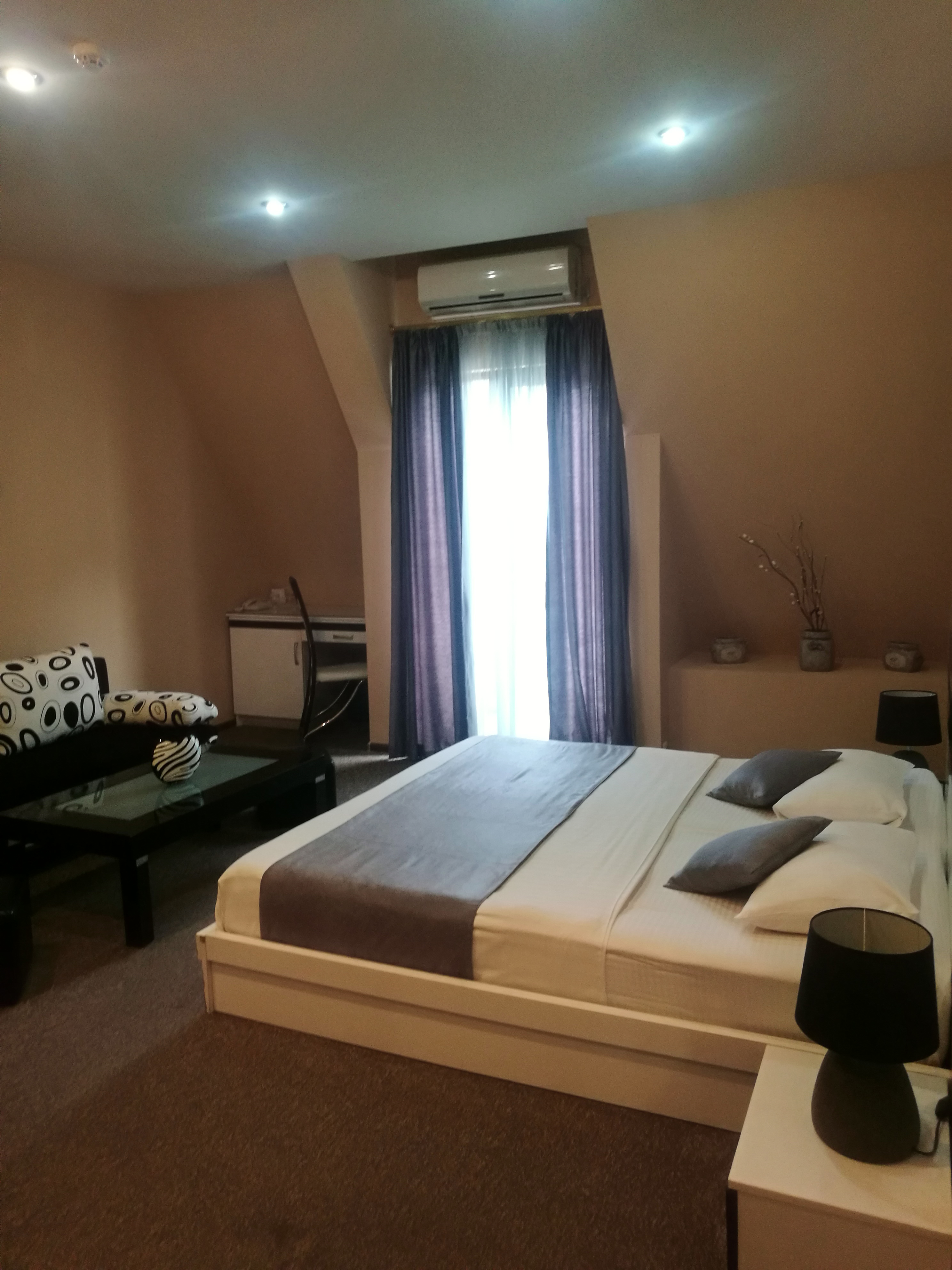 Family Room Capacity 1