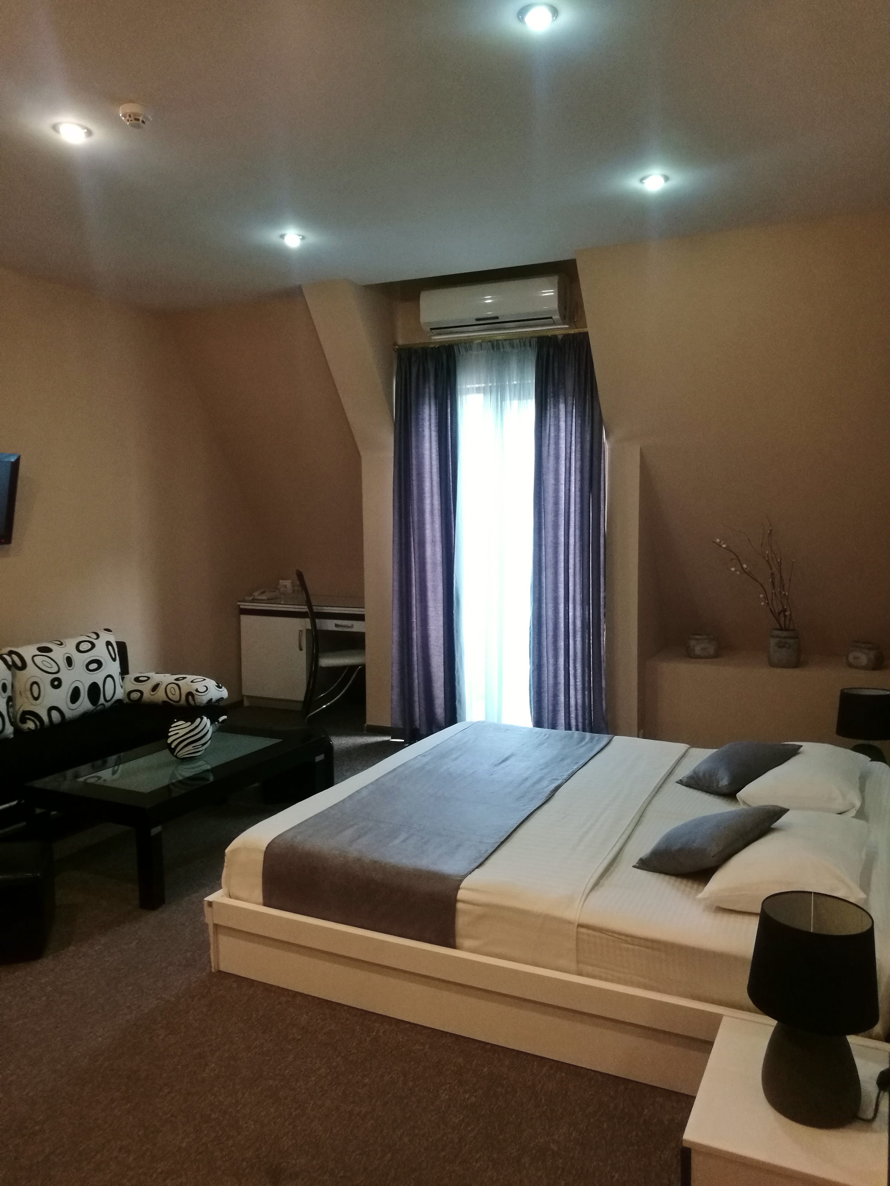 Family Room Capacity 1