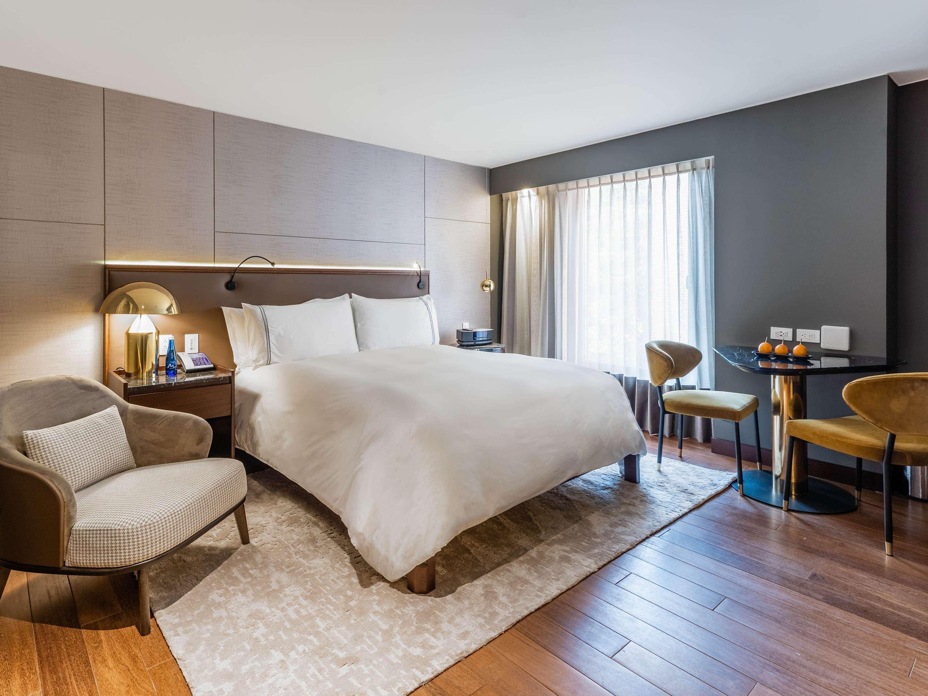 Double Classic Queen Bed