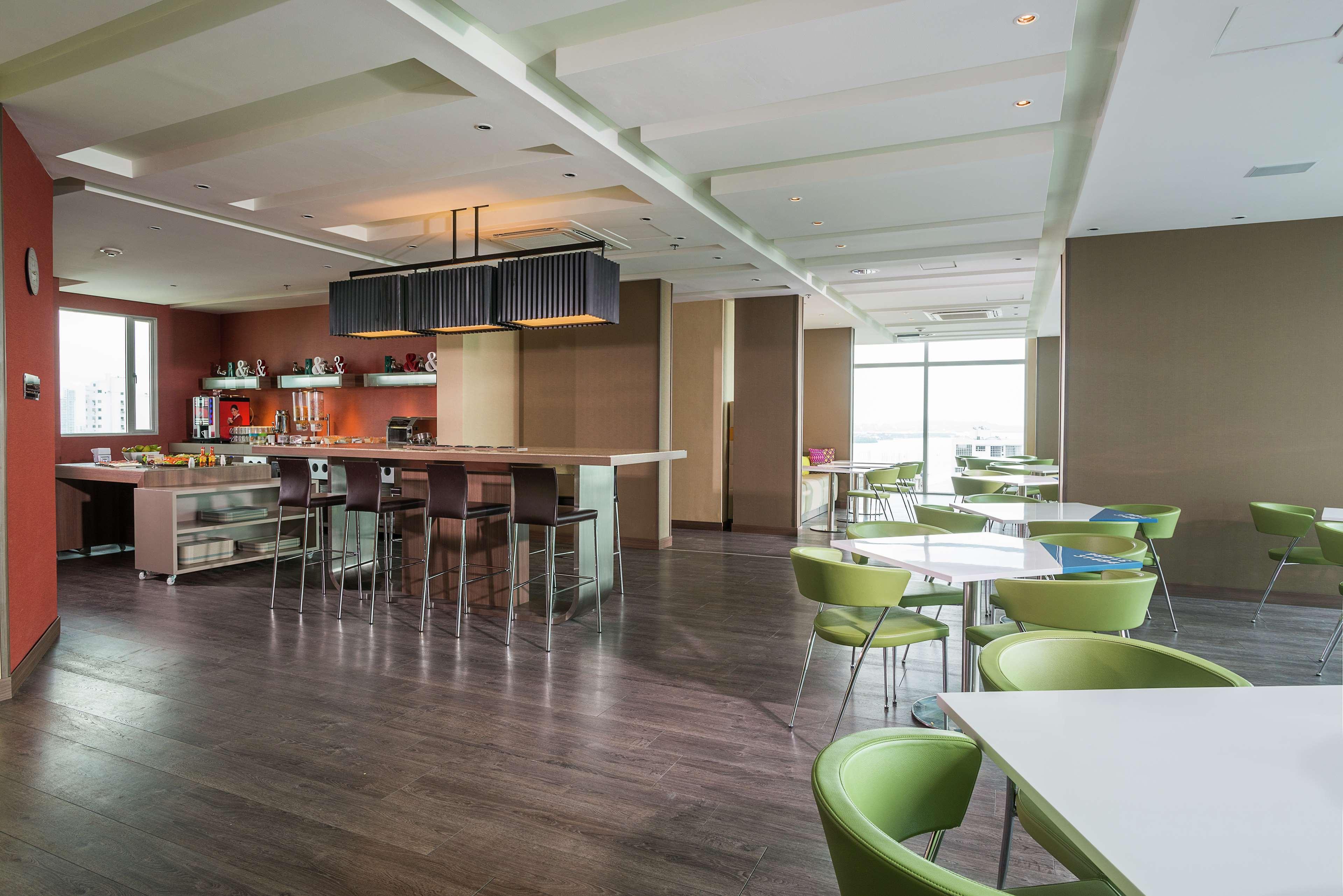 Double Queen Size Bed