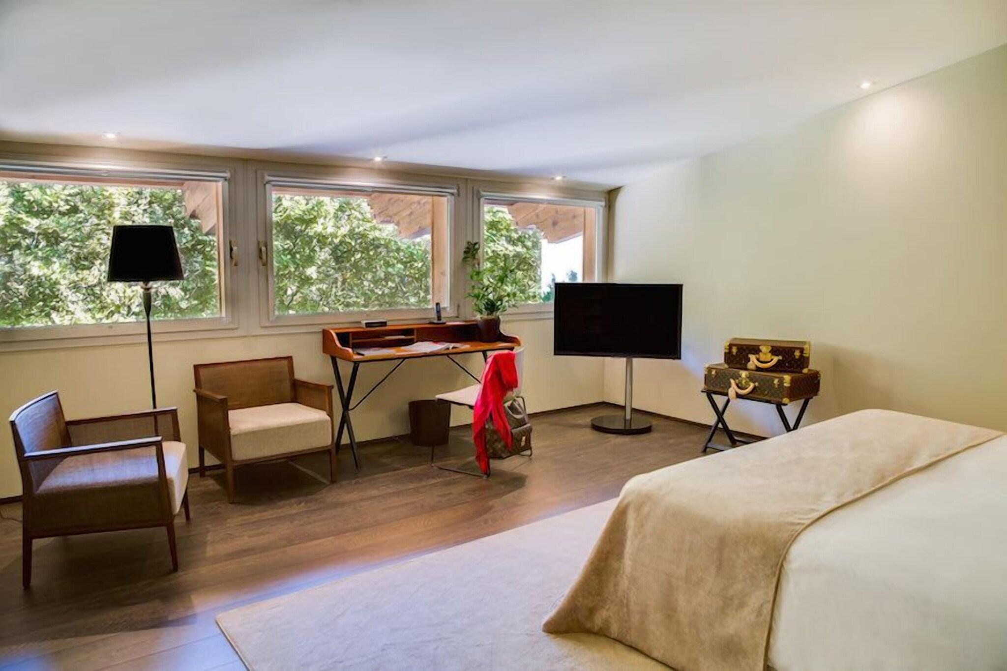 Double Deluxe King Bed