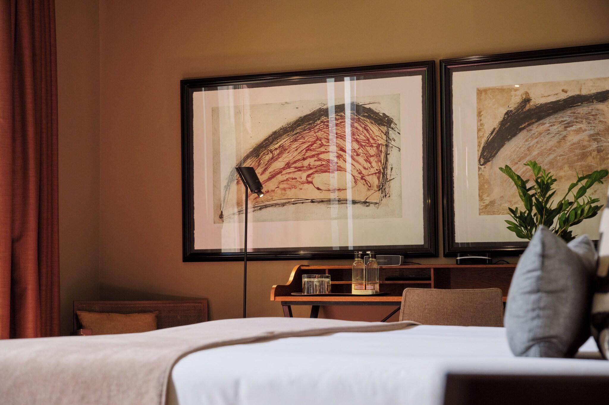 Double Deluxe King Bed