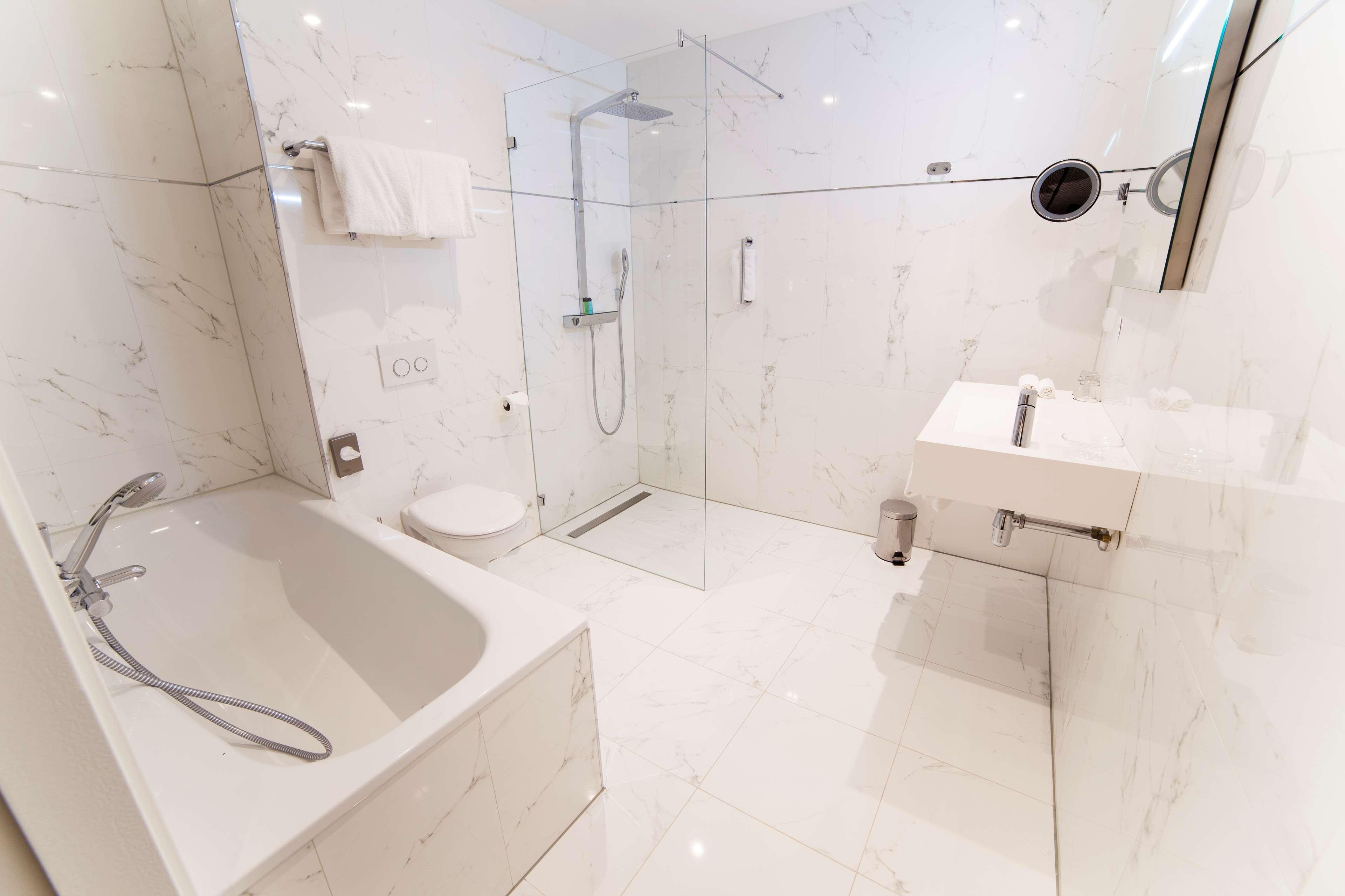 Double Deluxe Queen Bed