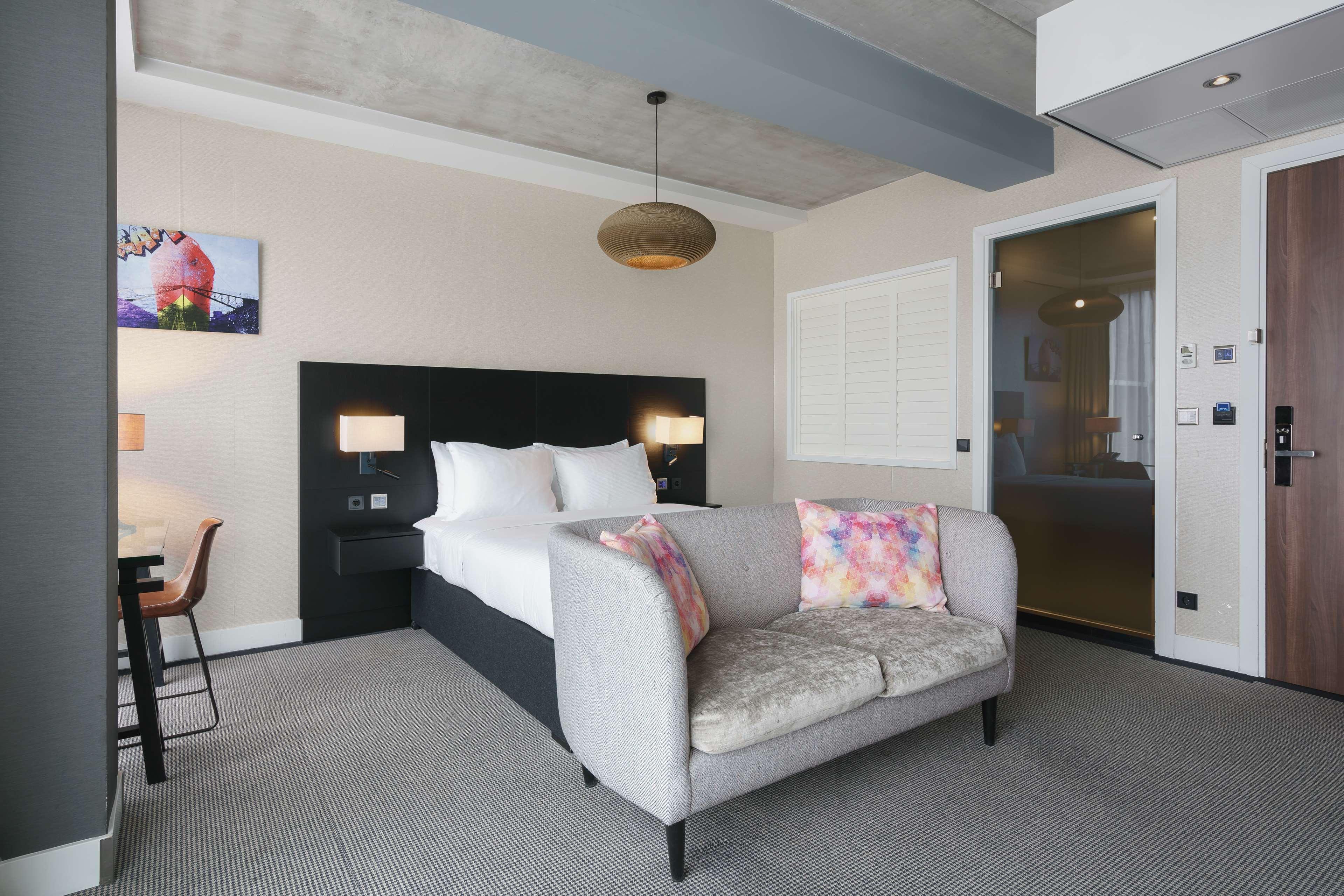 Double Deluxe Queen Bed