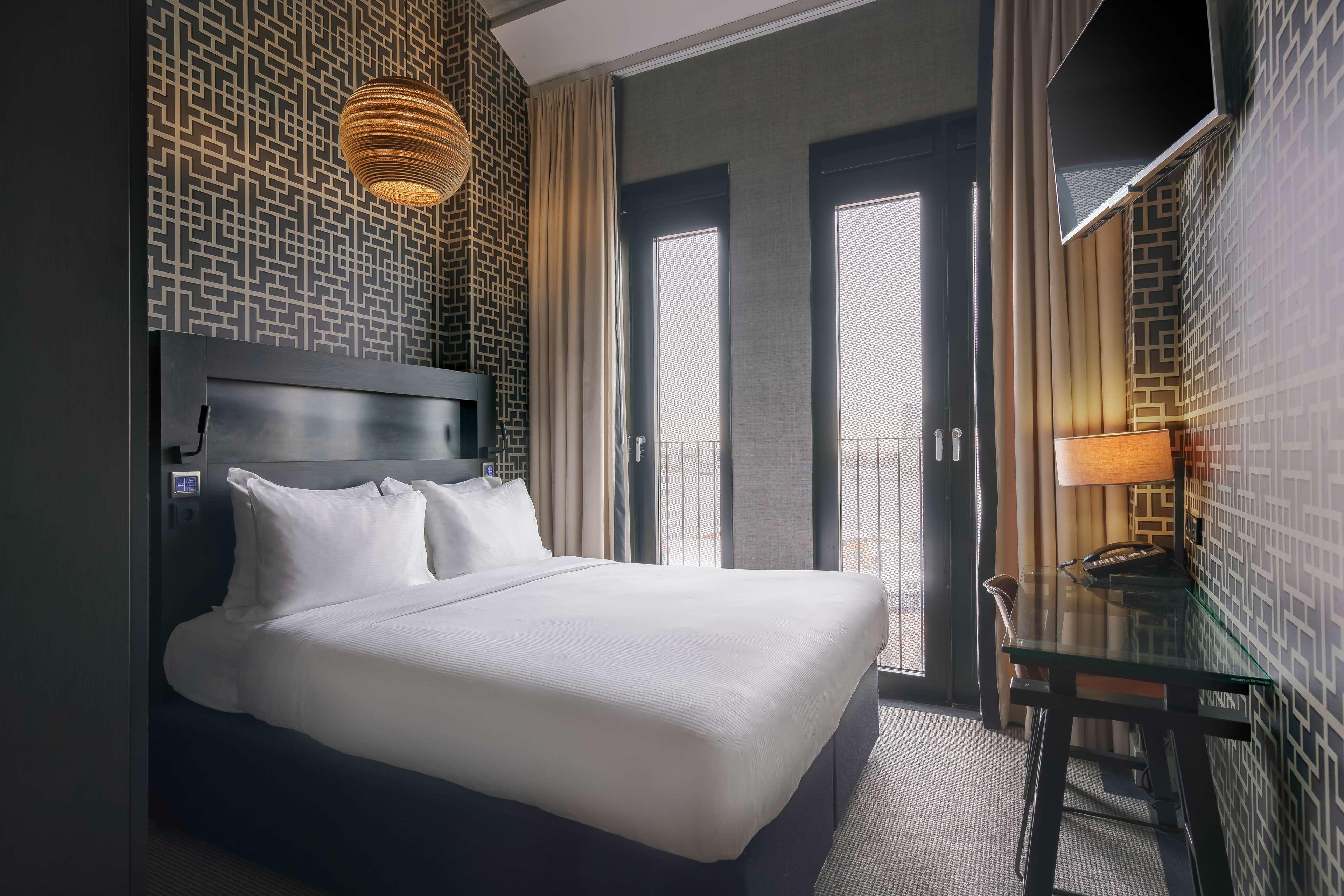 Double Guest Room Queen Bed