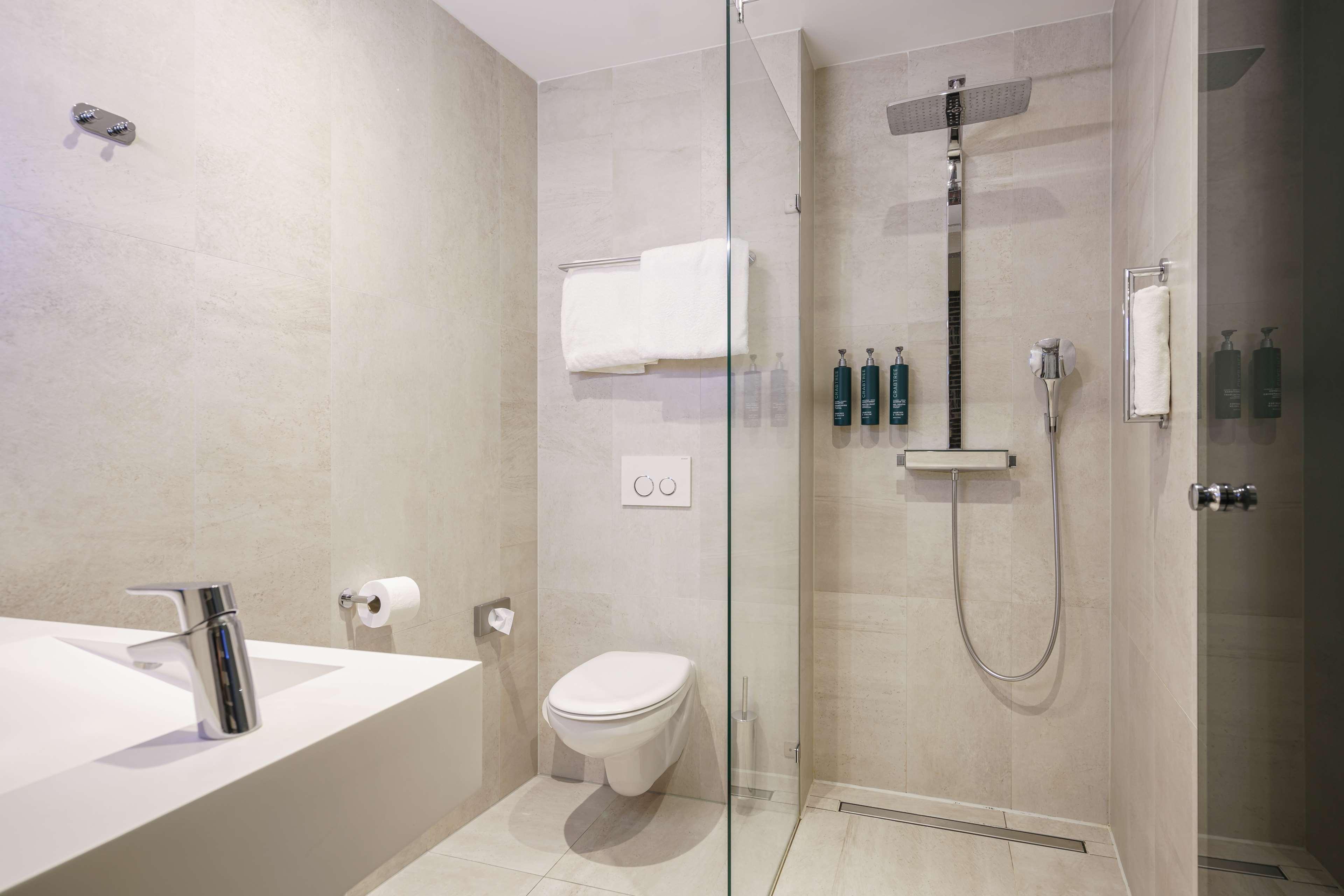 Double Guest Room Queen Bed