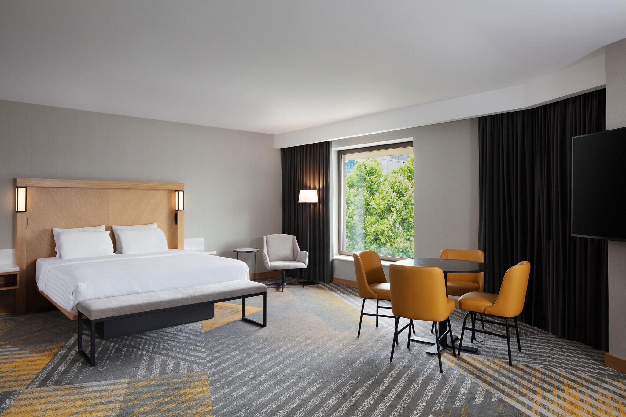 Junior Suite King Bed One Bedroom 